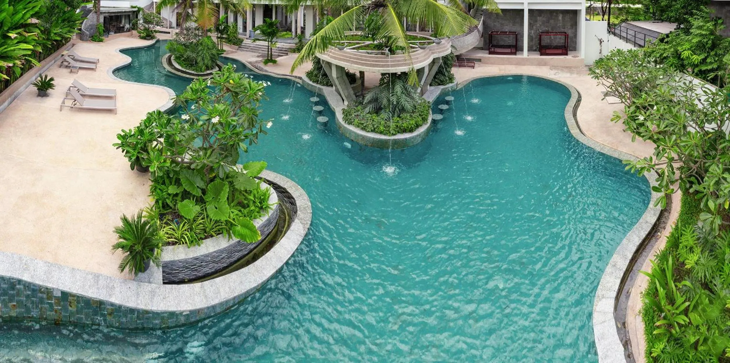 Swimming pool in Hotel Vellita Siem reap