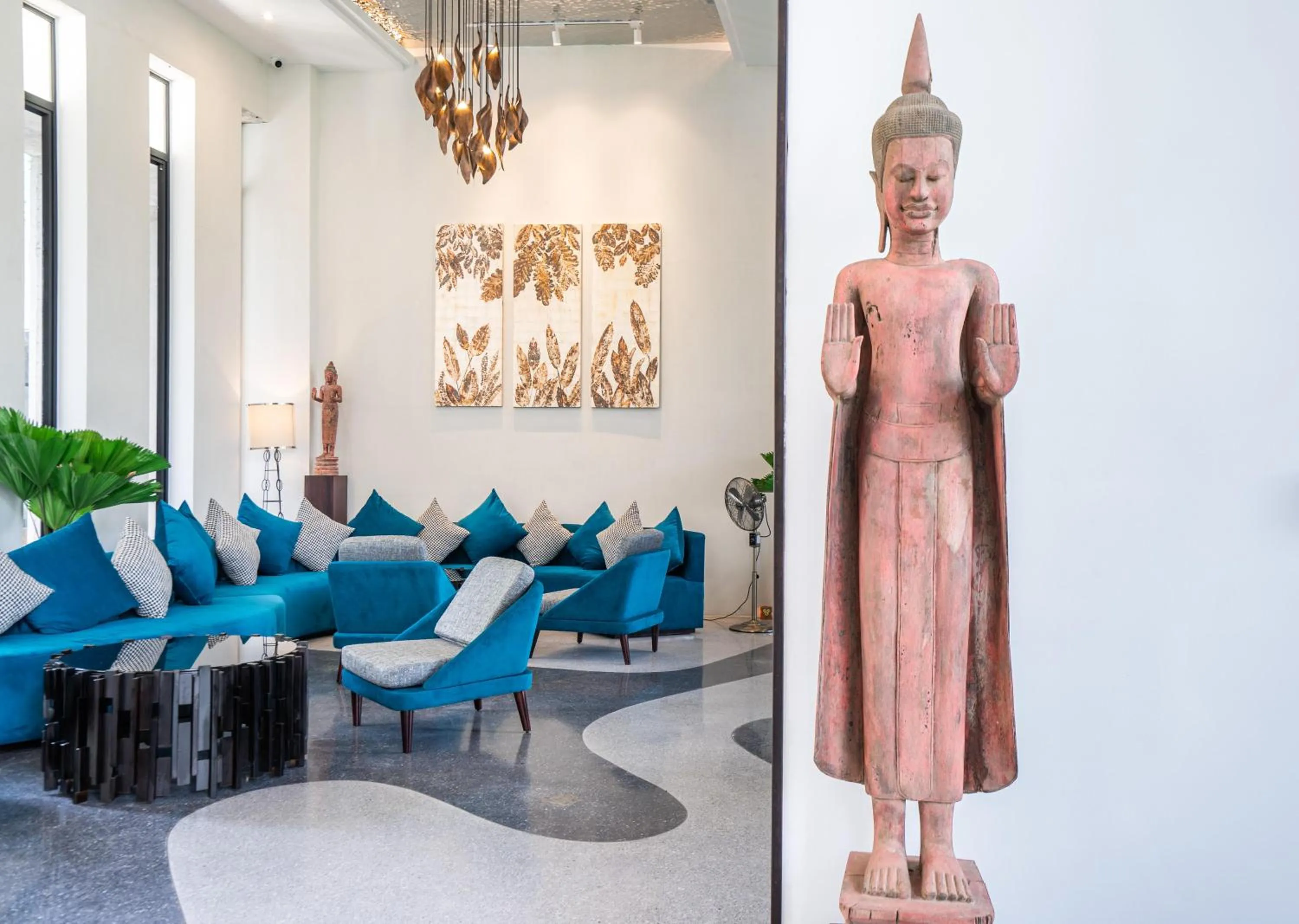 People in Hotel Vellita Siem reap