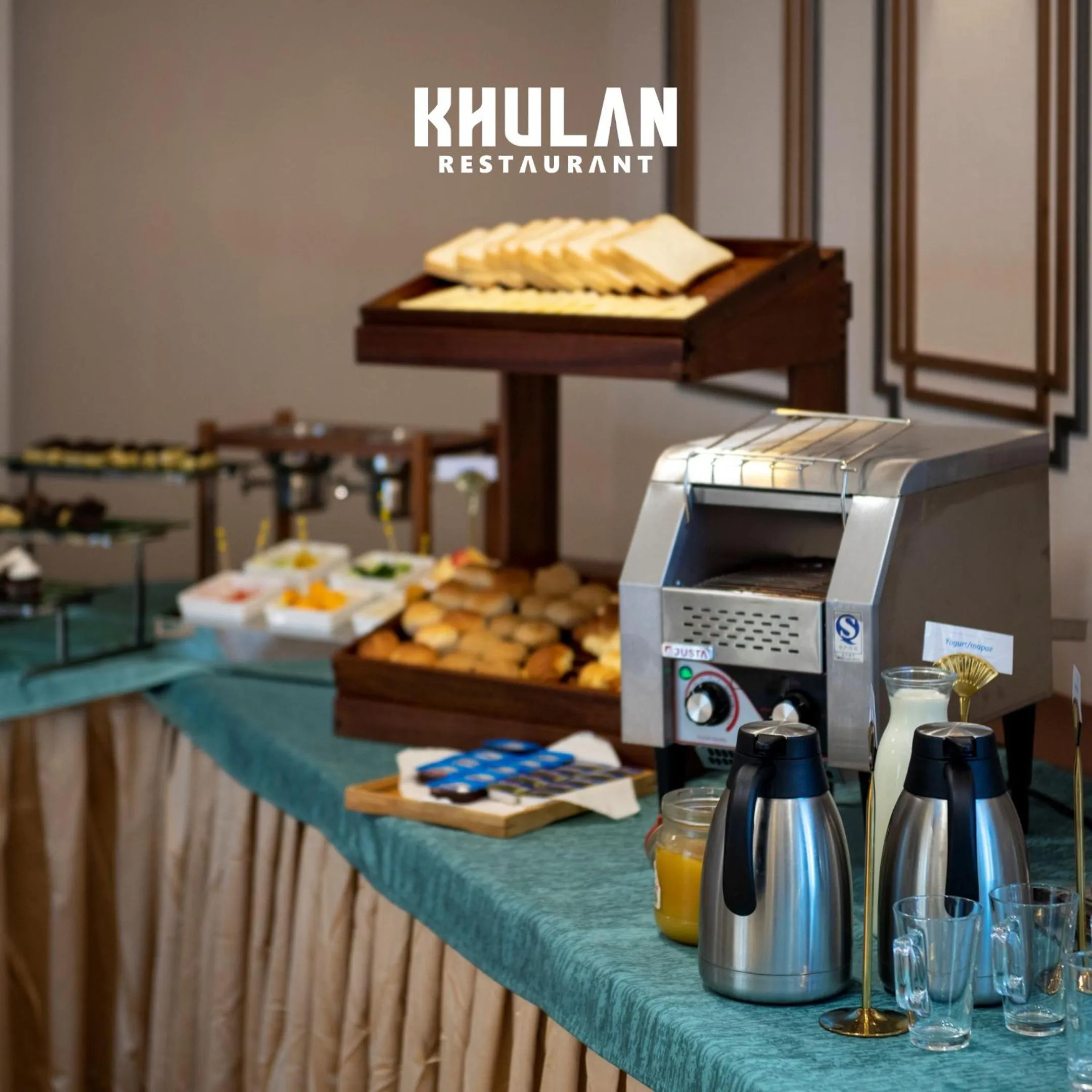 Food and drinks in Aurora Hotel