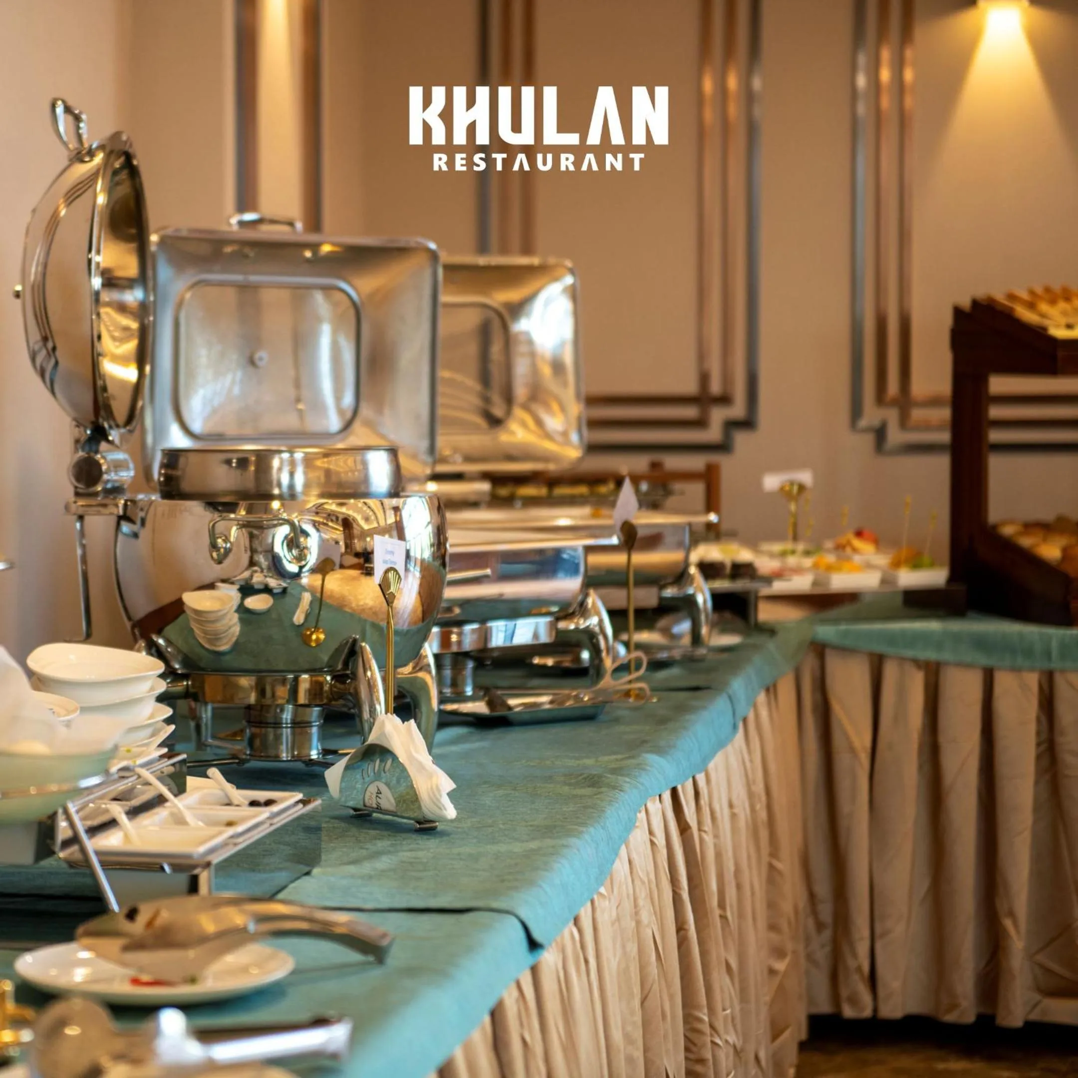 Restaurant/places to eat in Aurora Hotel