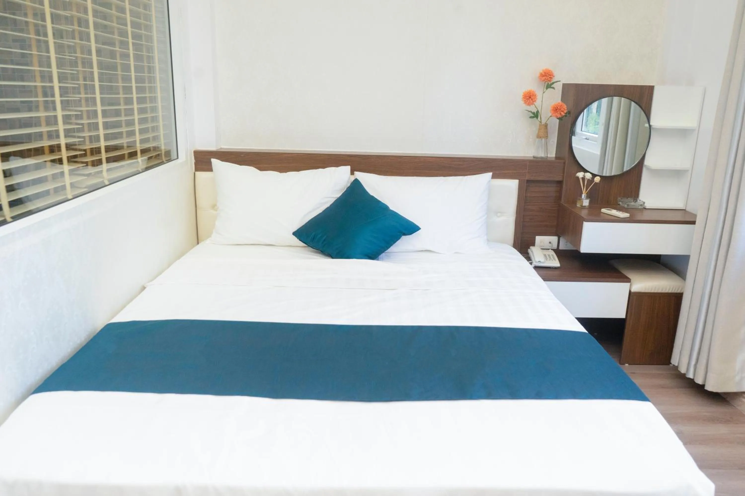 Bed in Sen Hotel My Dinh Song Da 미딩