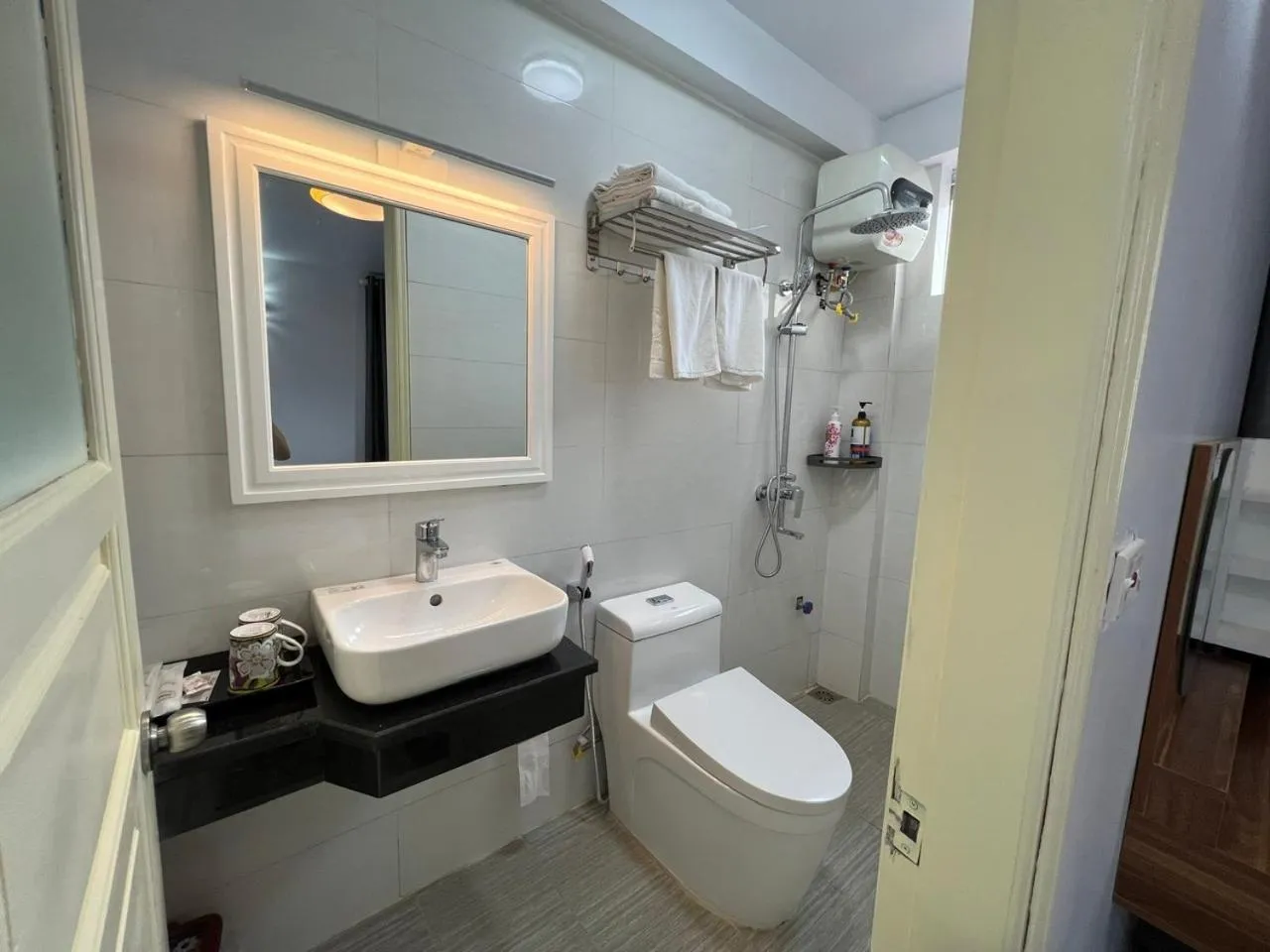 Sen Hotel My Dinh Song Da 미딩