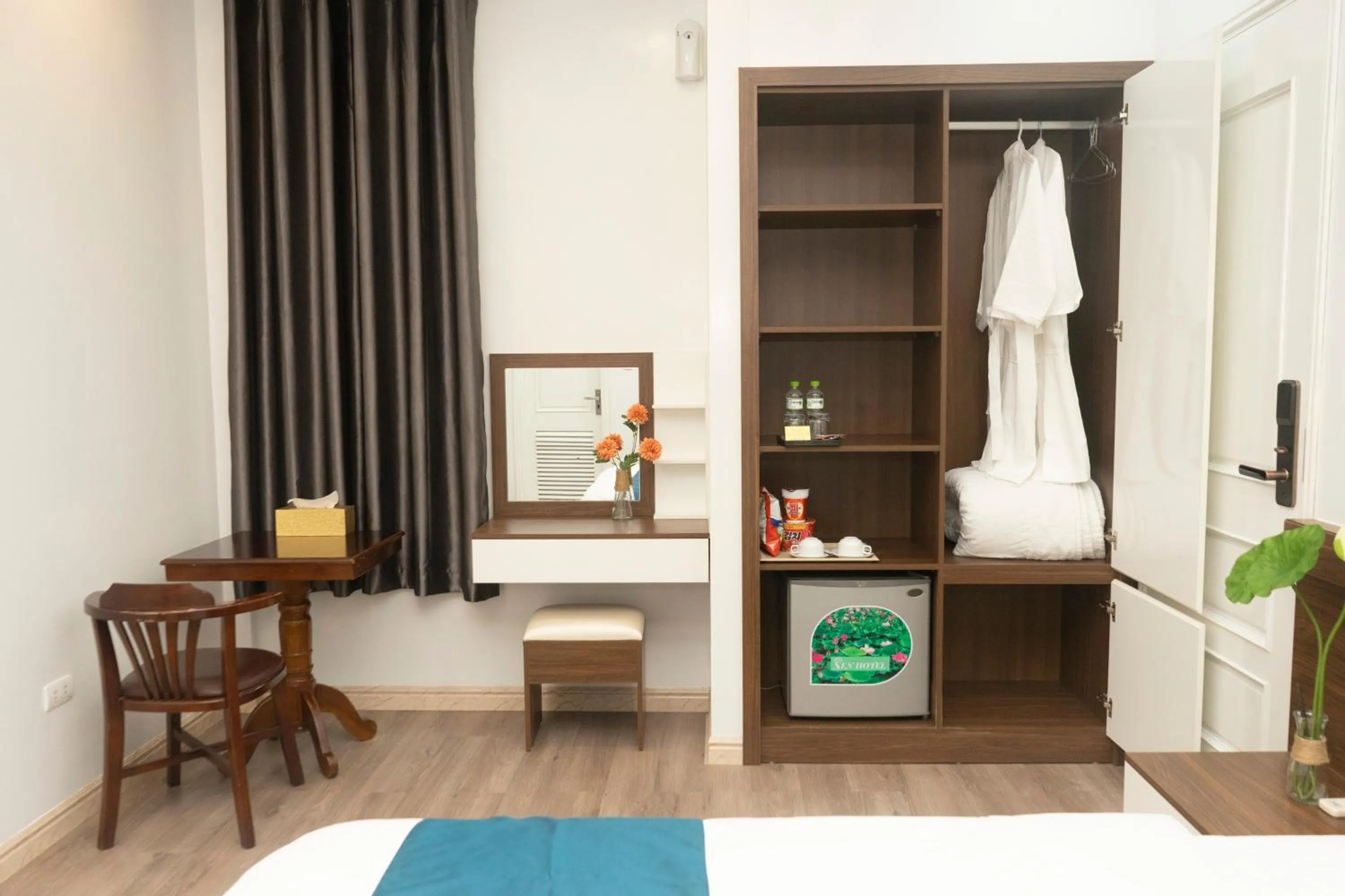 Living room, Bed in Sen Hotel My Dinh Song Da 미딩