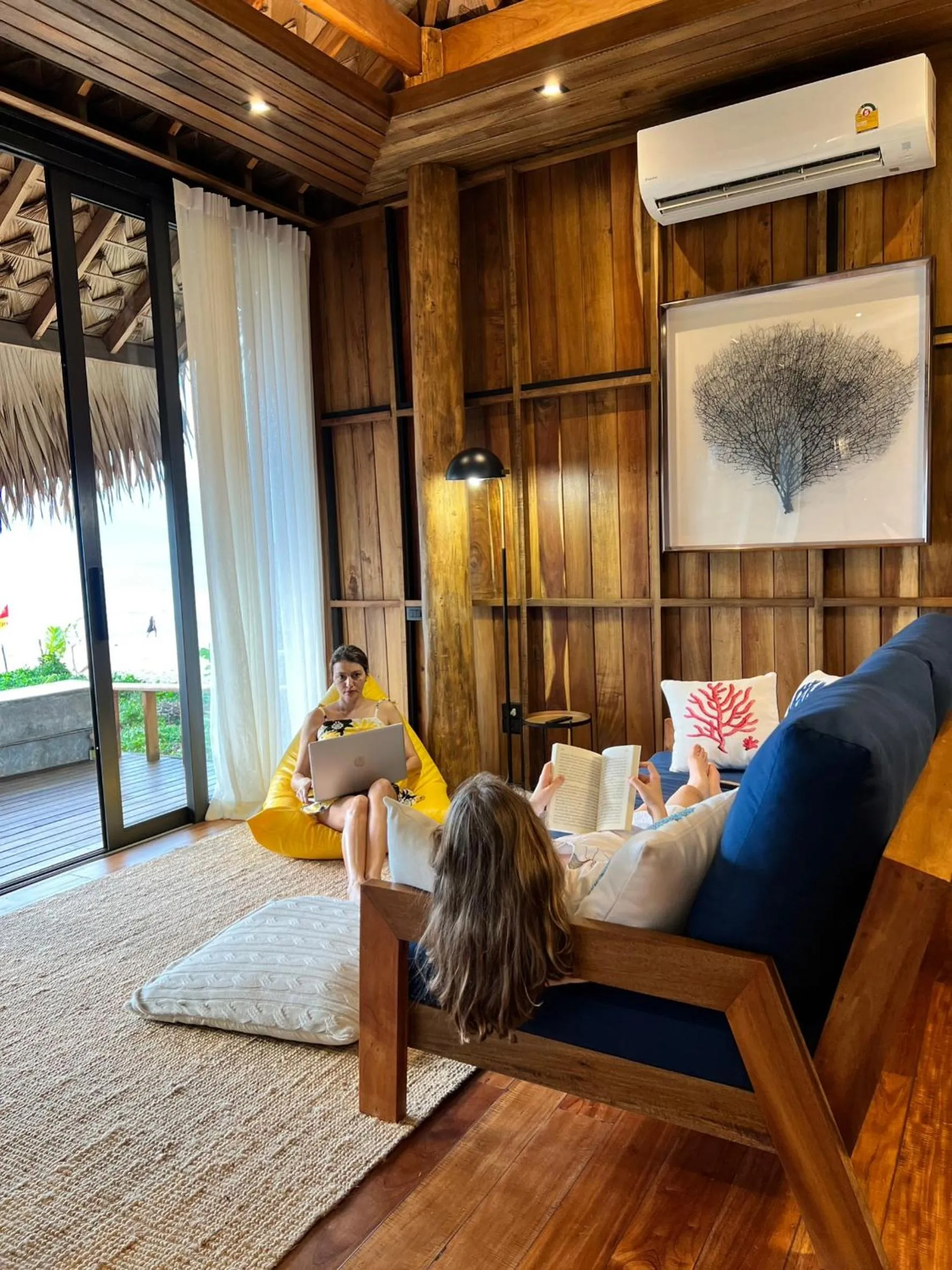 Living room in Sealord Naithon Beachfront Villa