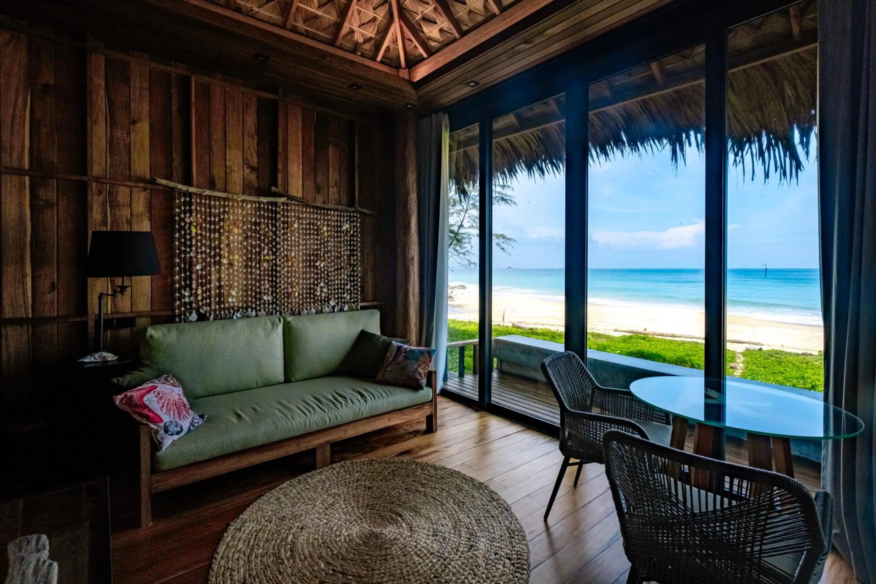 Living room in Sealord Naithon Beachfront Villa