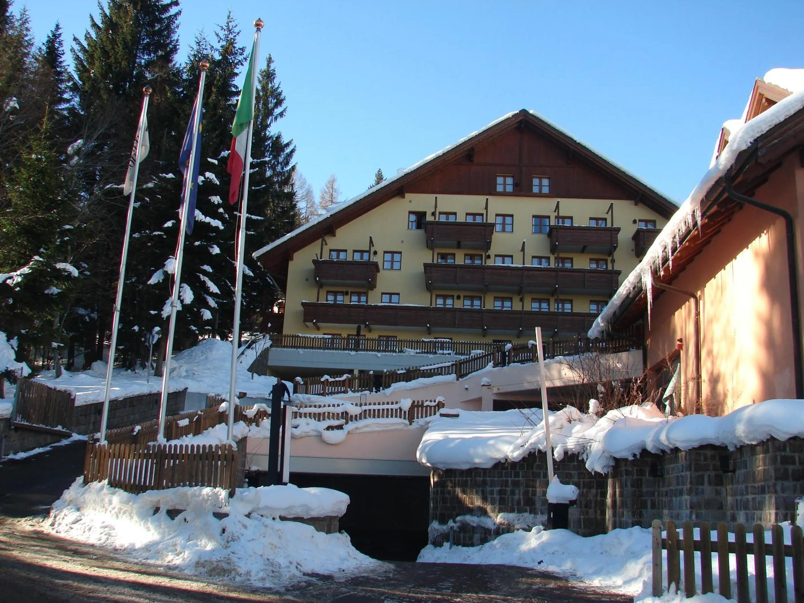 Facade/entrance in Nevesole Folgarida Resort Aparthotel