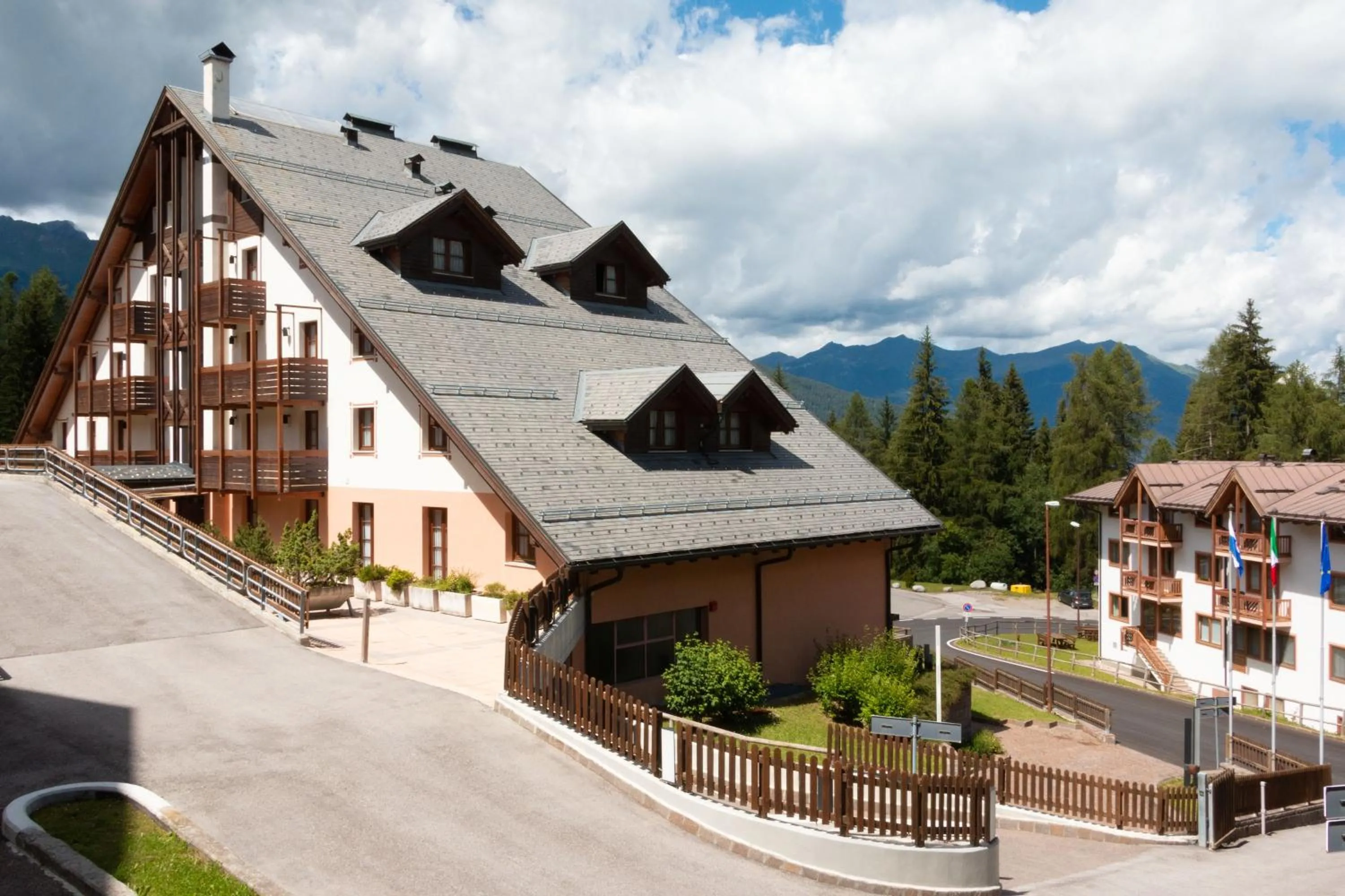 Property building in Nevesole Folgarida Resort Aparthotel