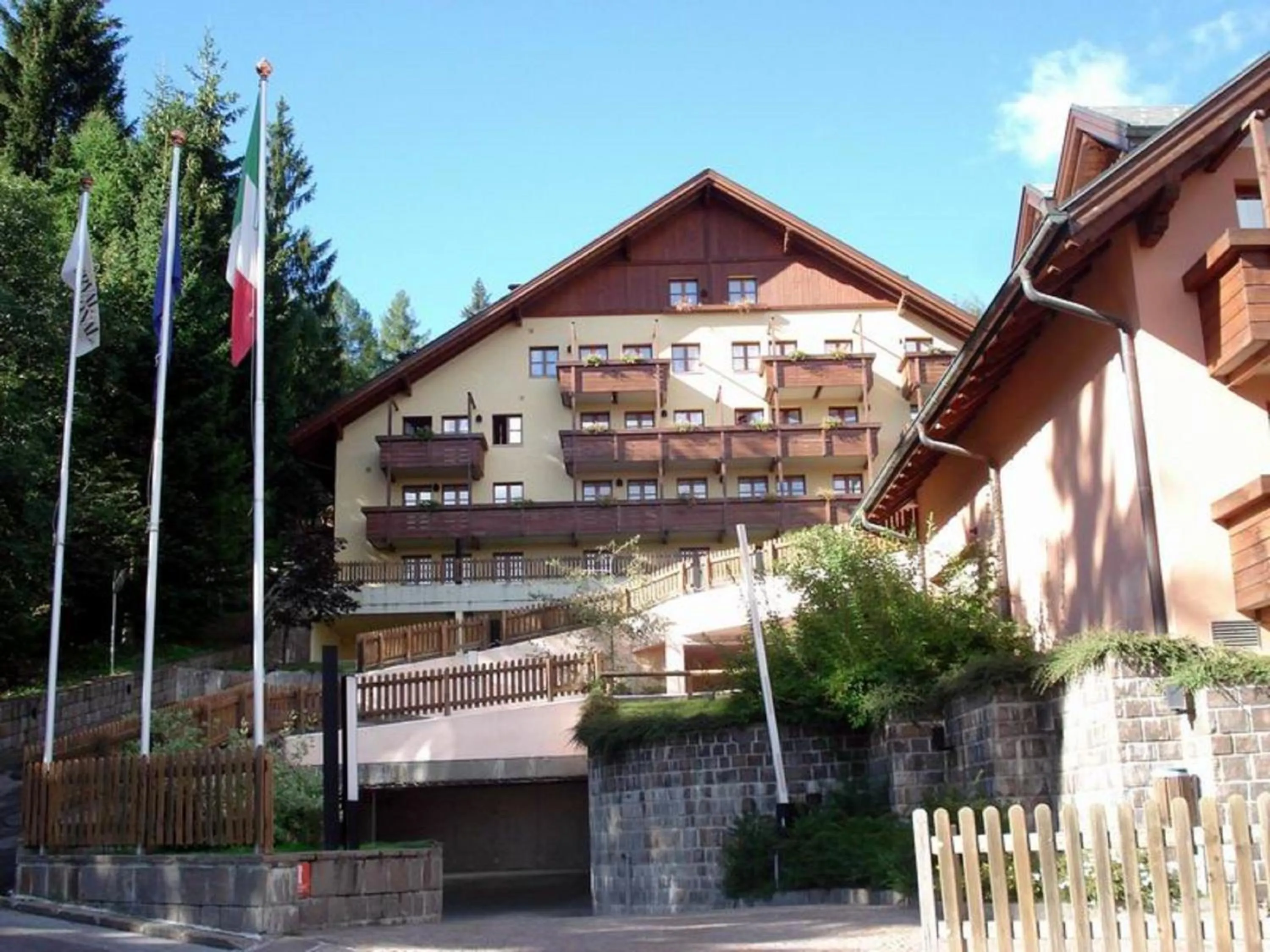 Facade/entrance in Nevesole Folgarida Resort Aparthotel