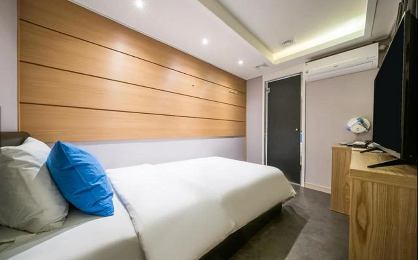 Property building, Bed in Bay 202 Hotel