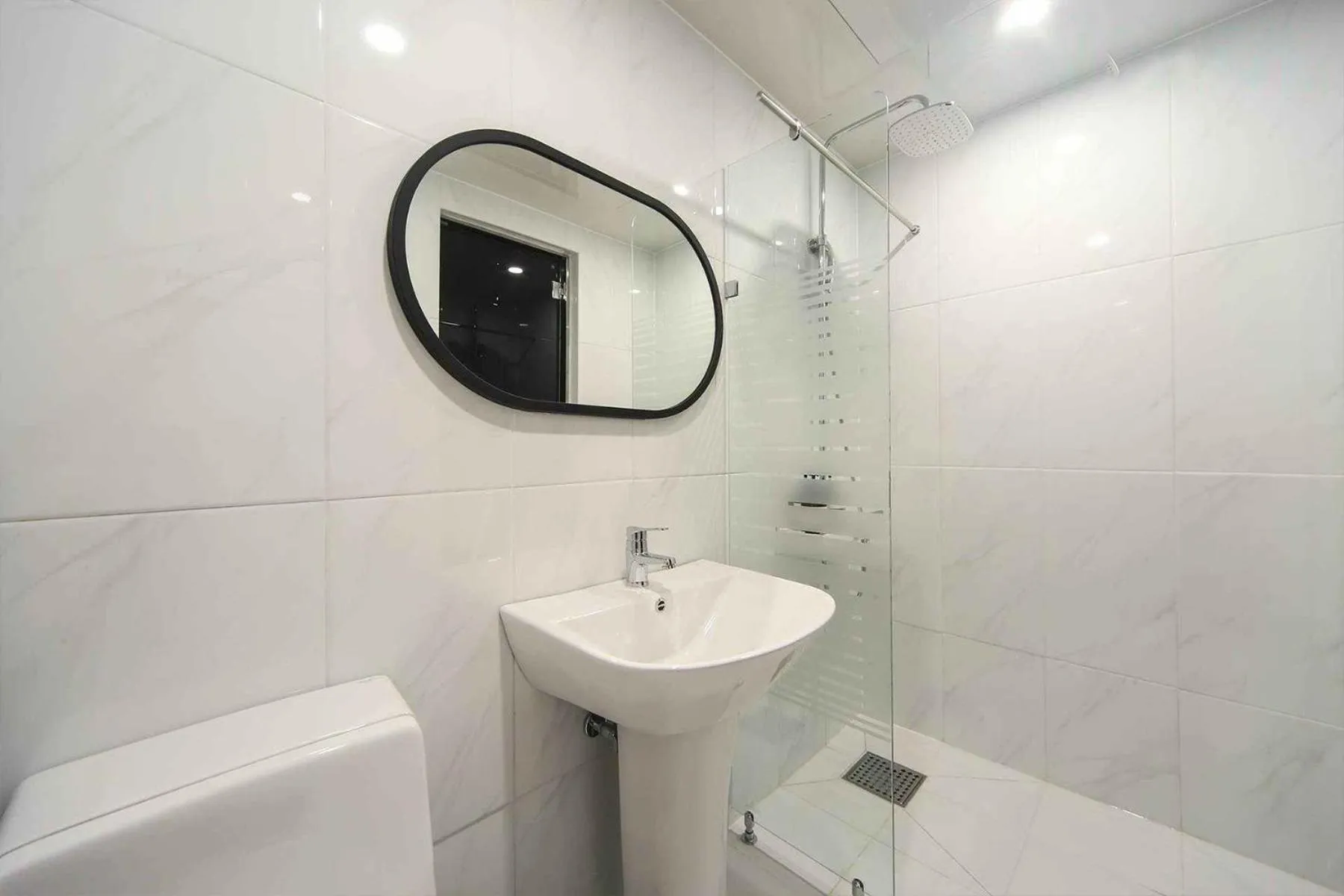 Bathroom in Bay 202 Hotel