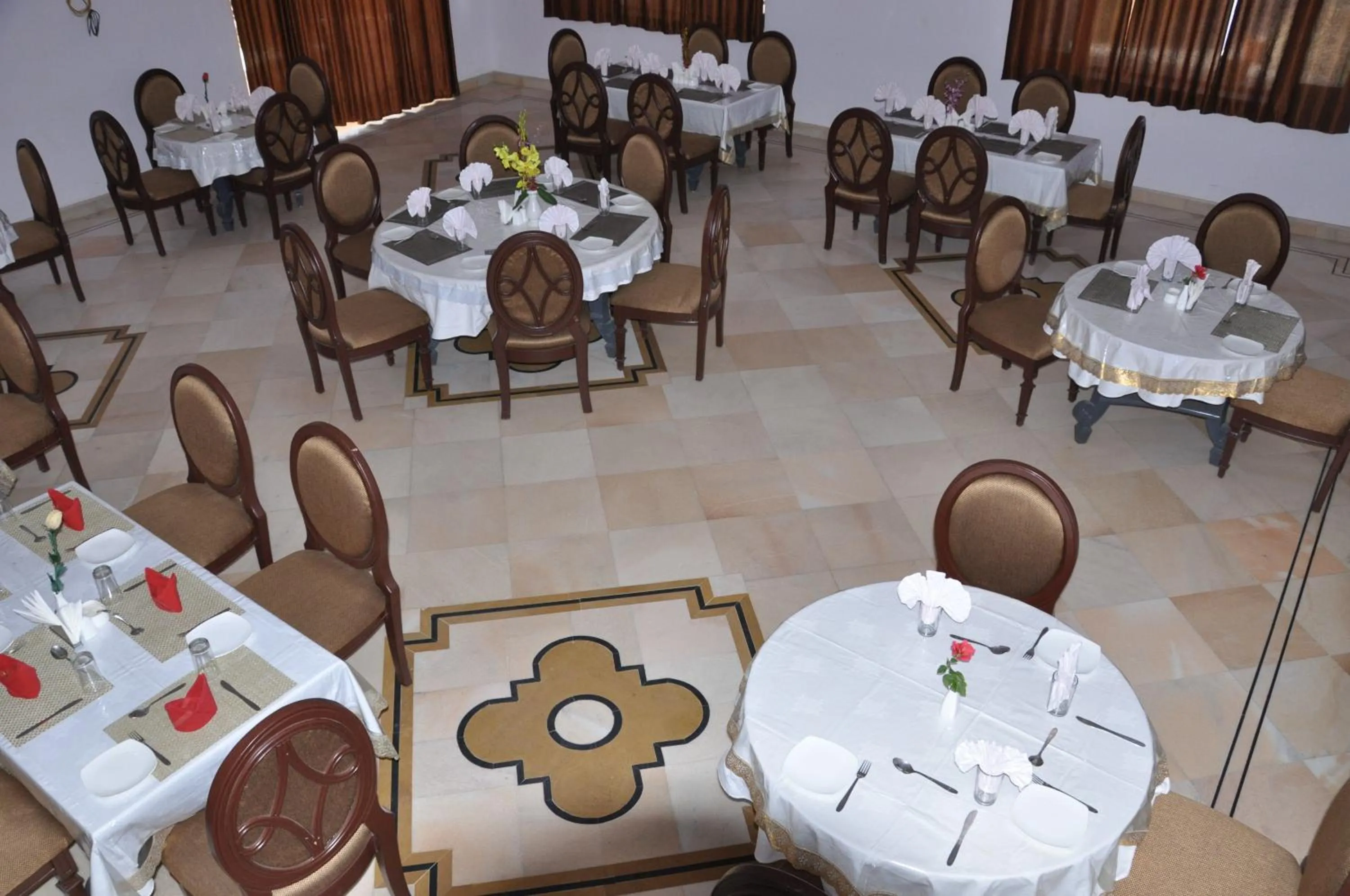 Restaurant/places to eat in Kurja Resort