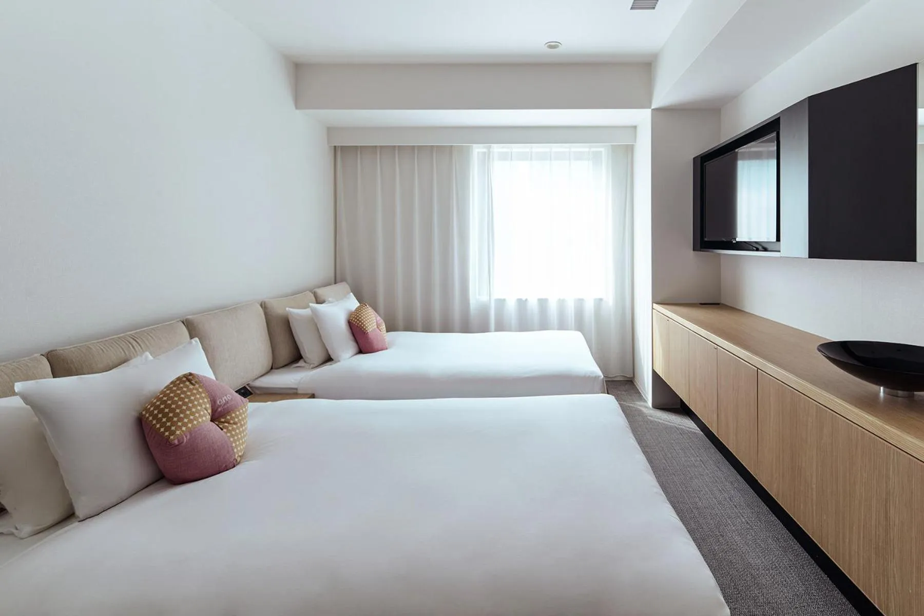 Photo of the whole room, Bed in OMO3 Tokyo Akasaka by Hoshino Resort