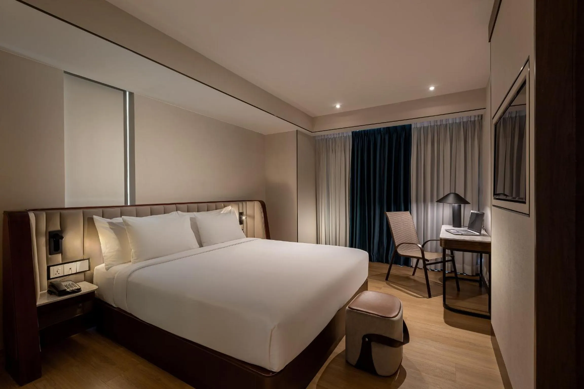 Bedroom, Bed in Sayarsan Hotel Yangon