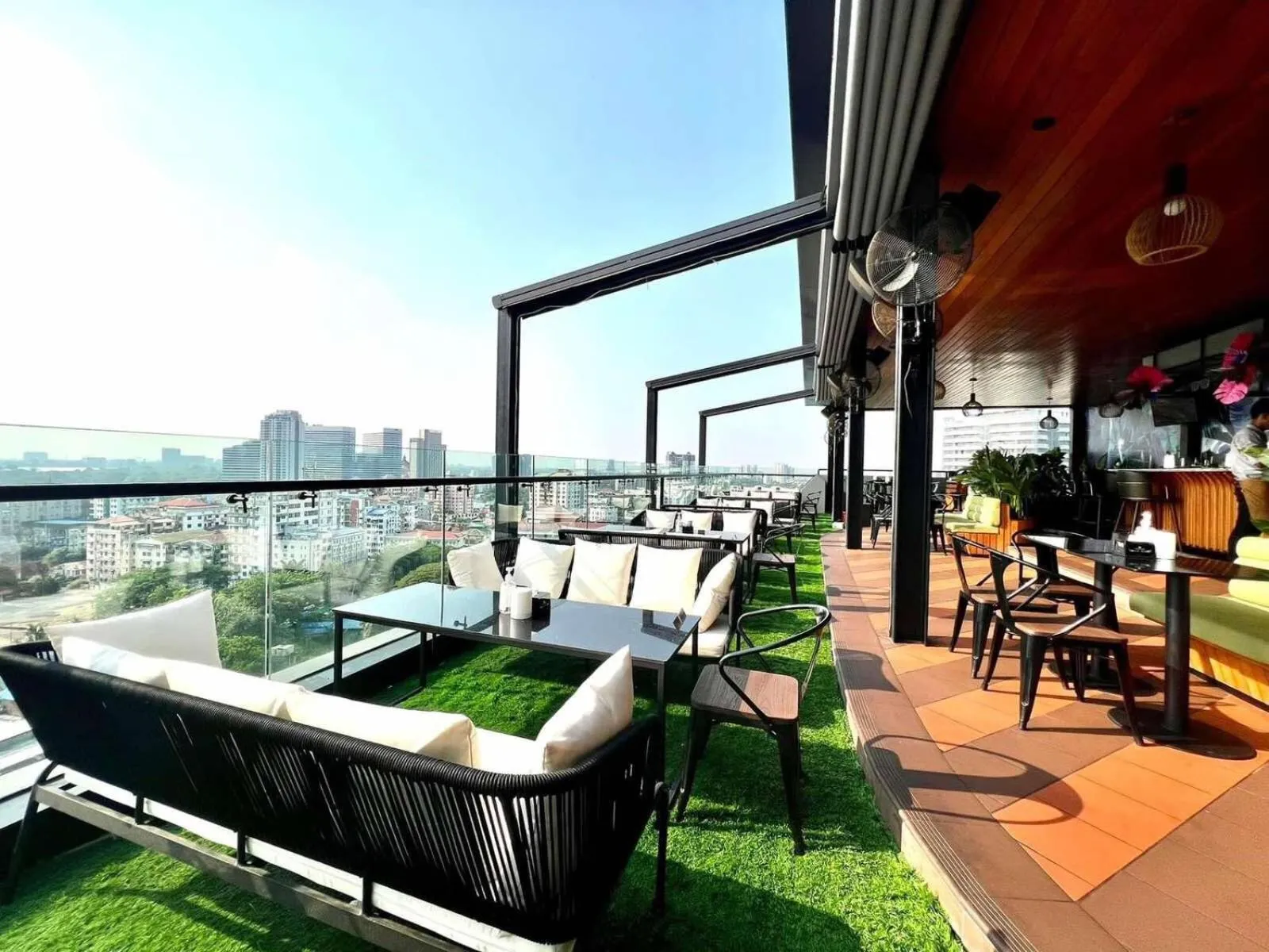 Lounge or bar in Sayarsan Hotel Yangon