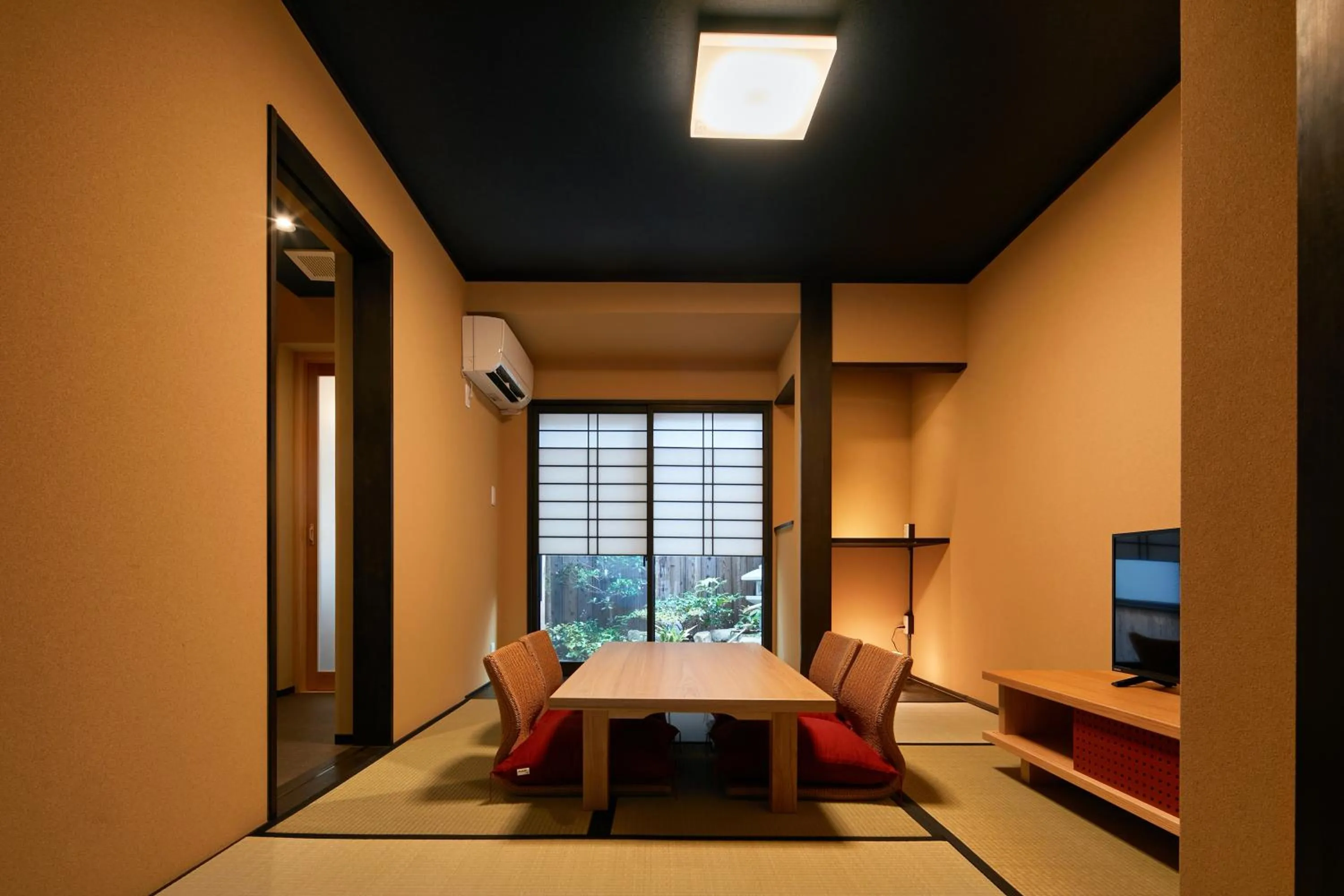Seating area in TSUBOMI luxury Inn Shimabara Bettei 1