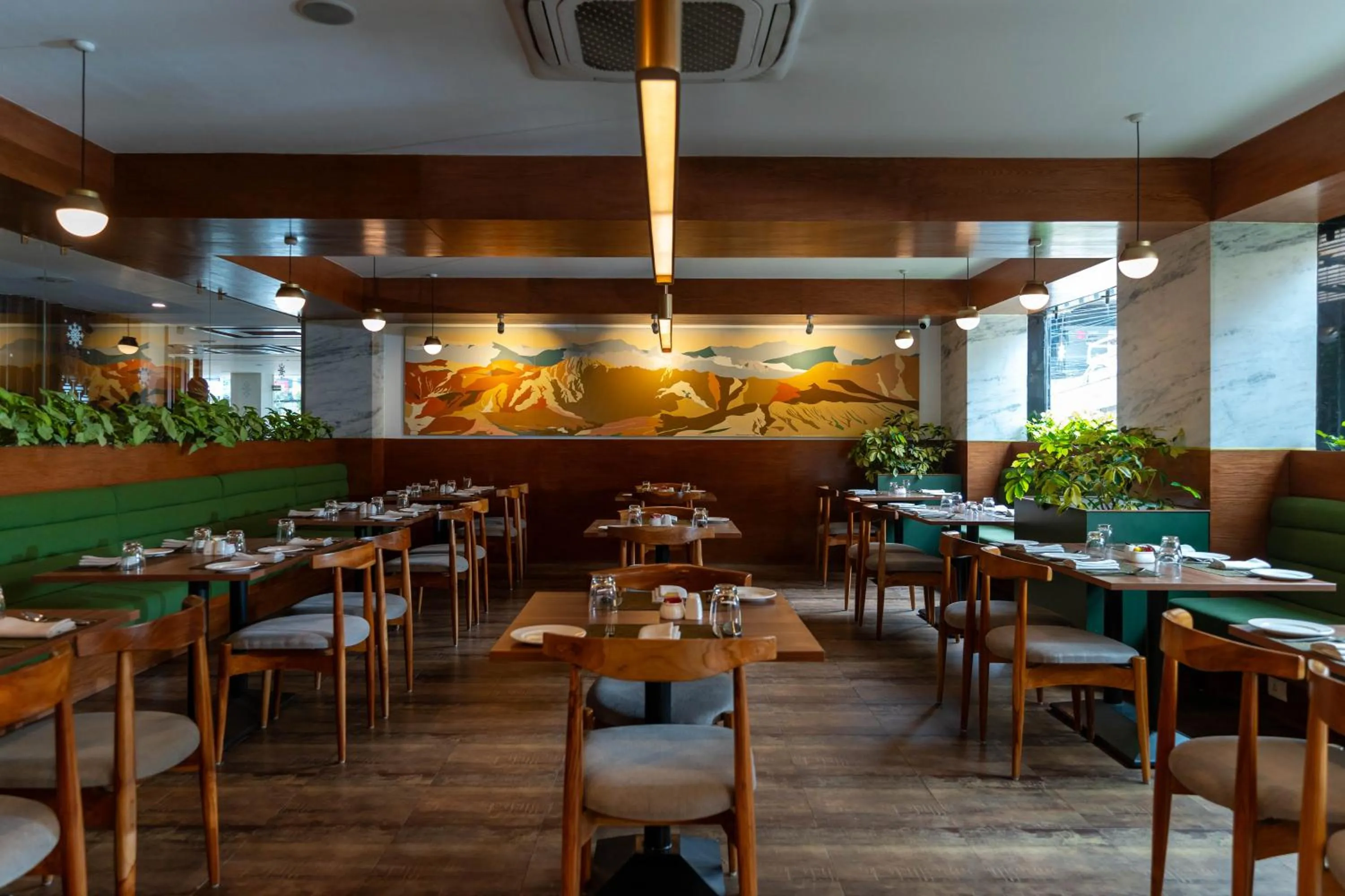 Restaurant/places to eat in Hotel Shambala