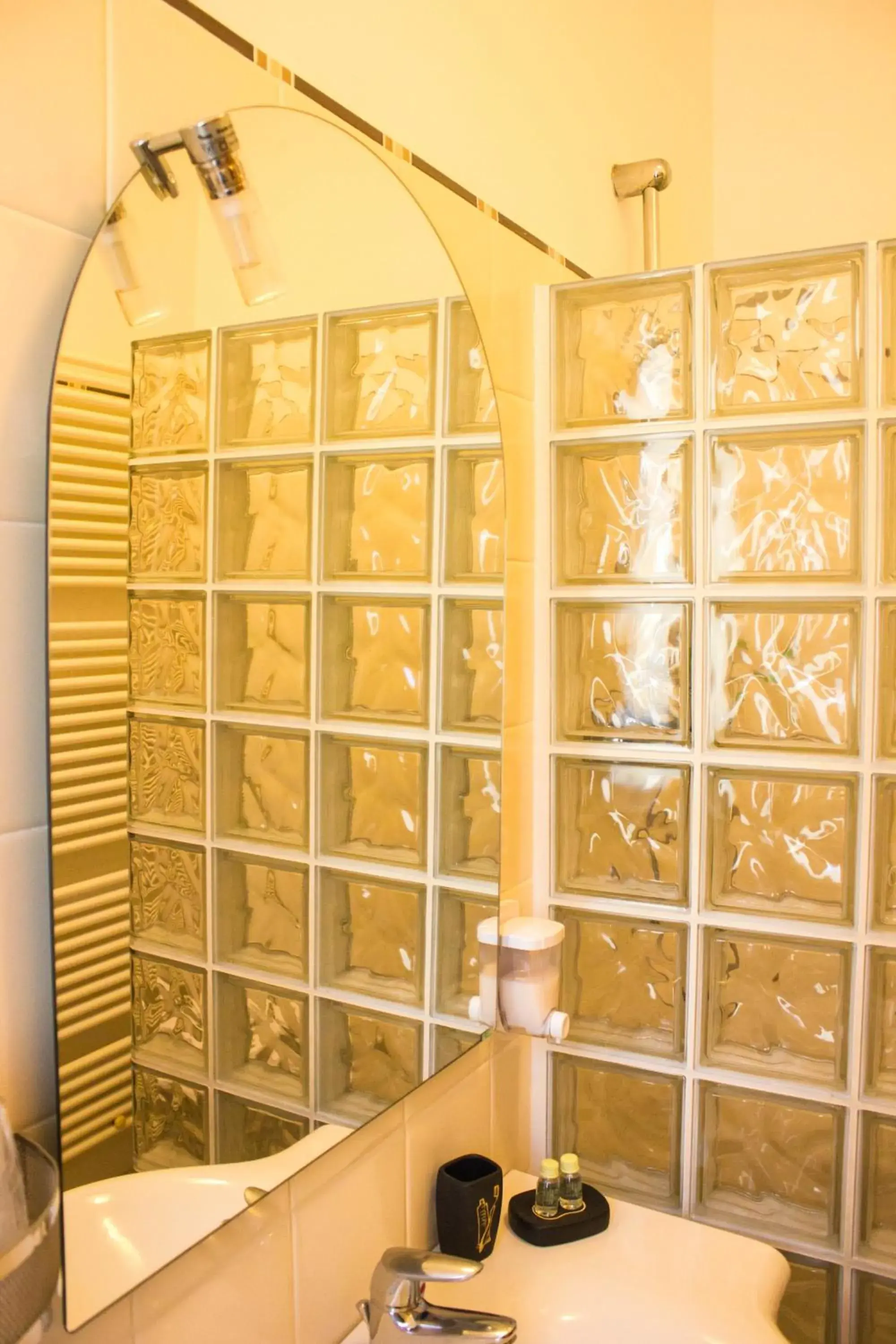 Triple Room - single occupancy in Hotel Valentino Triple Room - single occupancy in Hotel Valentino