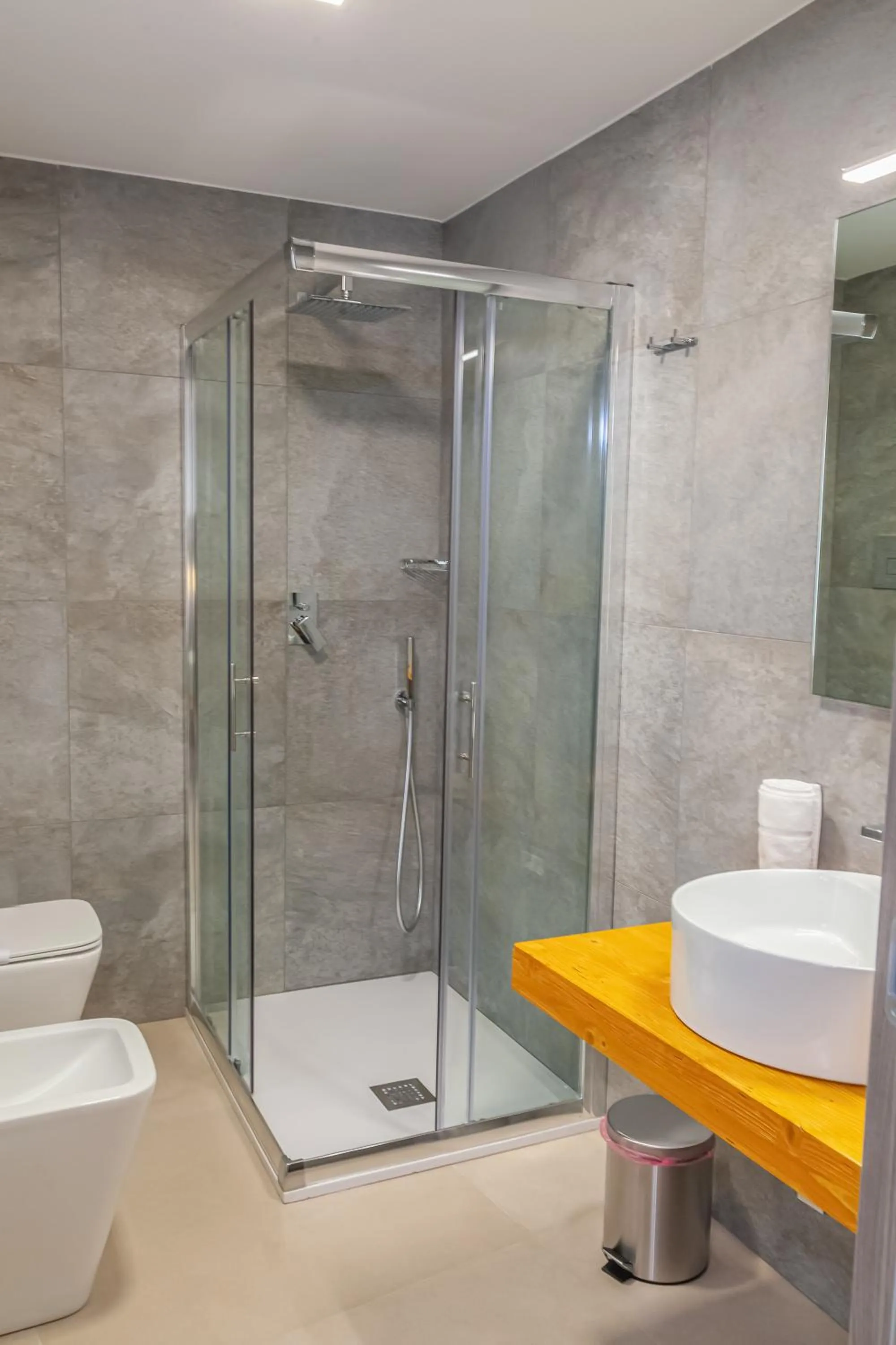 Shower in Isgrò Rooms