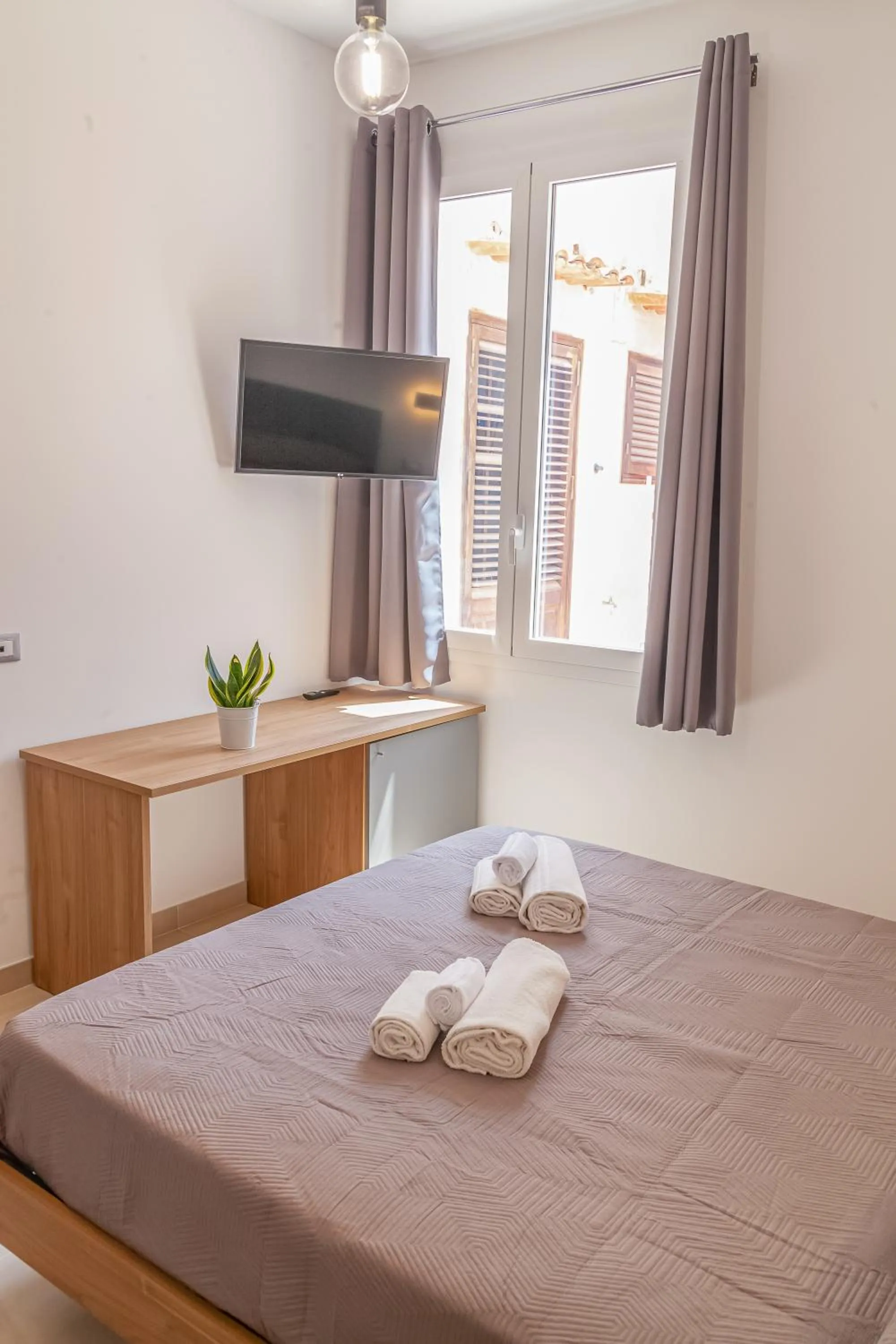 Bedroom, Bed in Isgrò Rooms