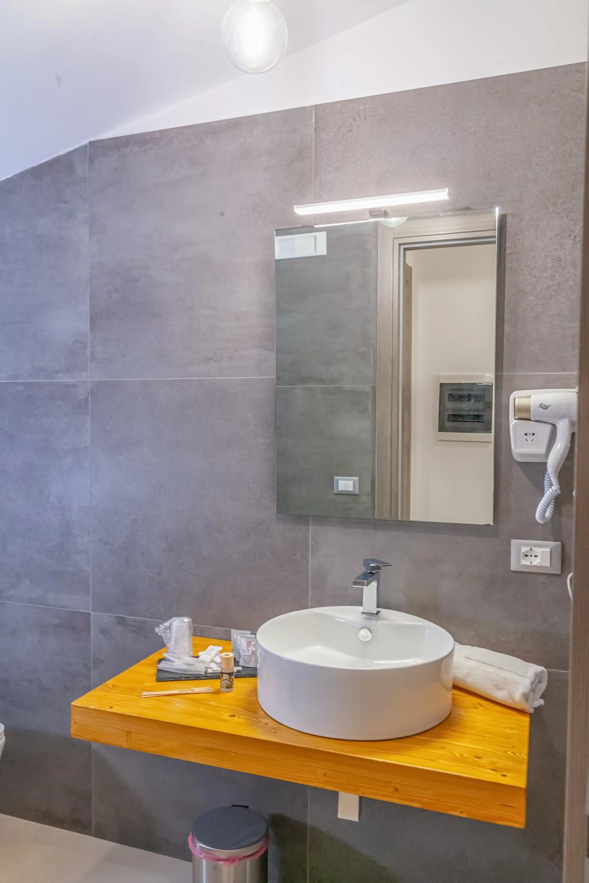 Bathroom in Isgrò Rooms