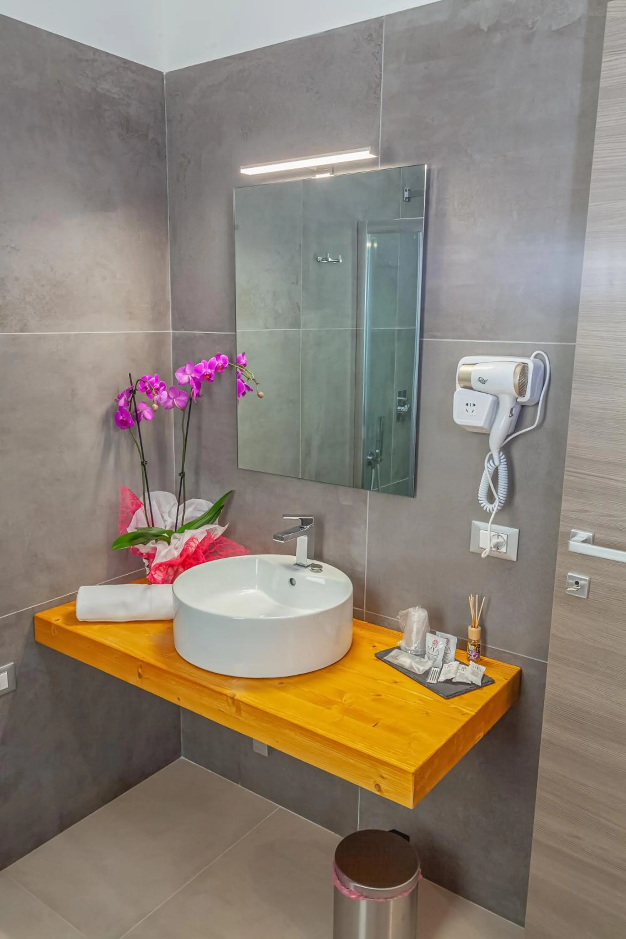 Bathroom in Isgrò Rooms