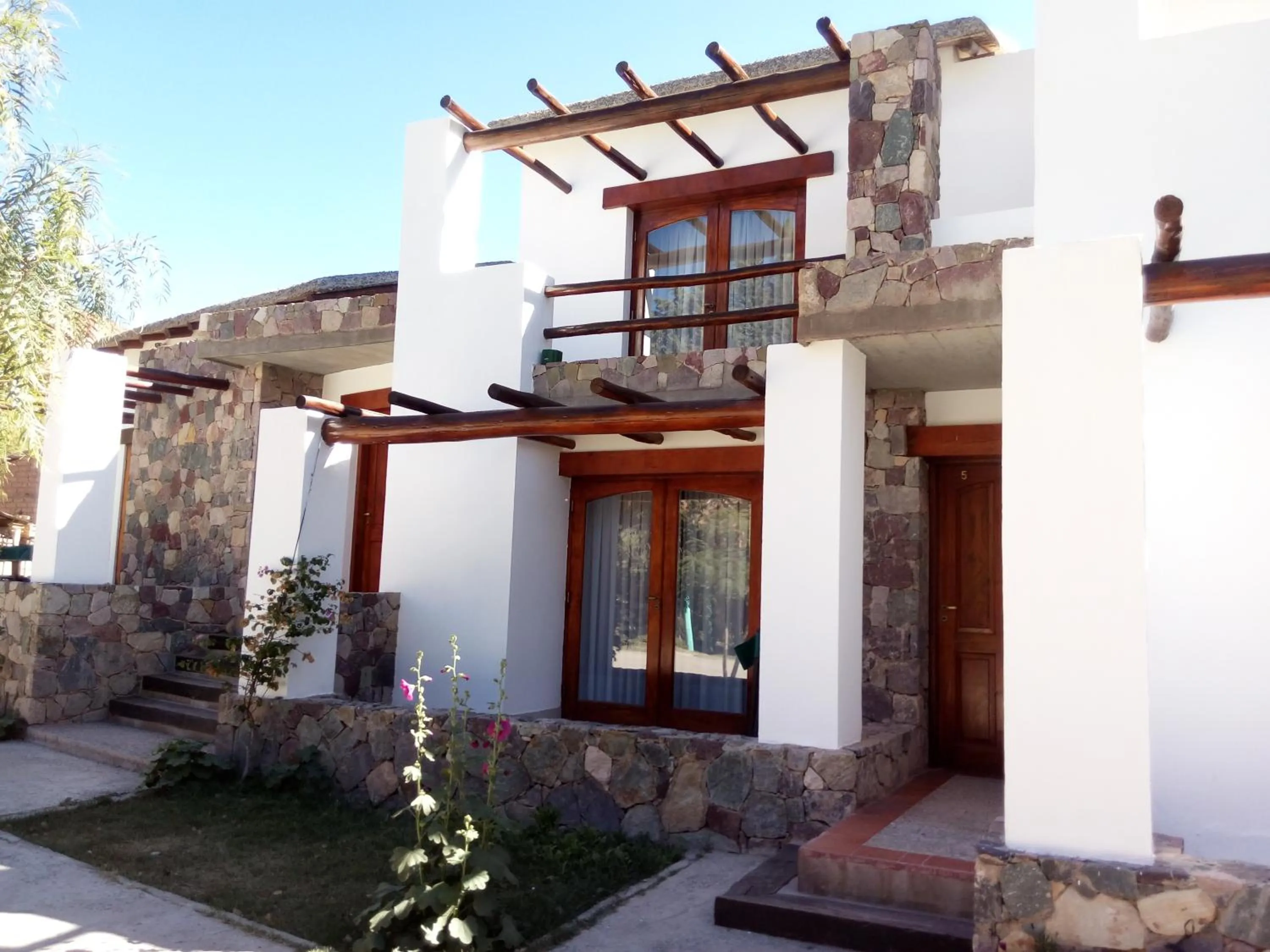 Property building in El Refugio de Coquena