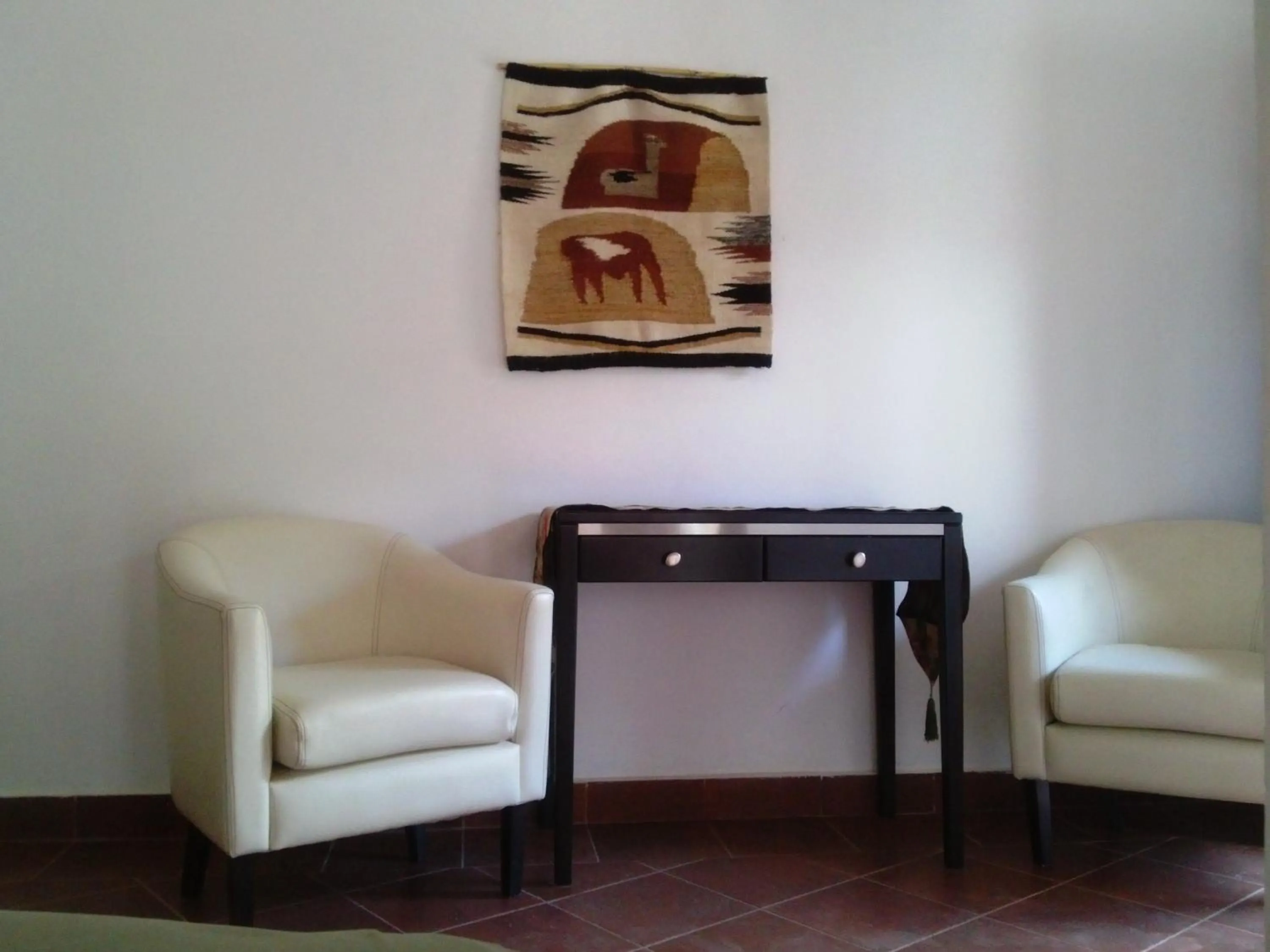 Seating area in El Refugio de Coquena