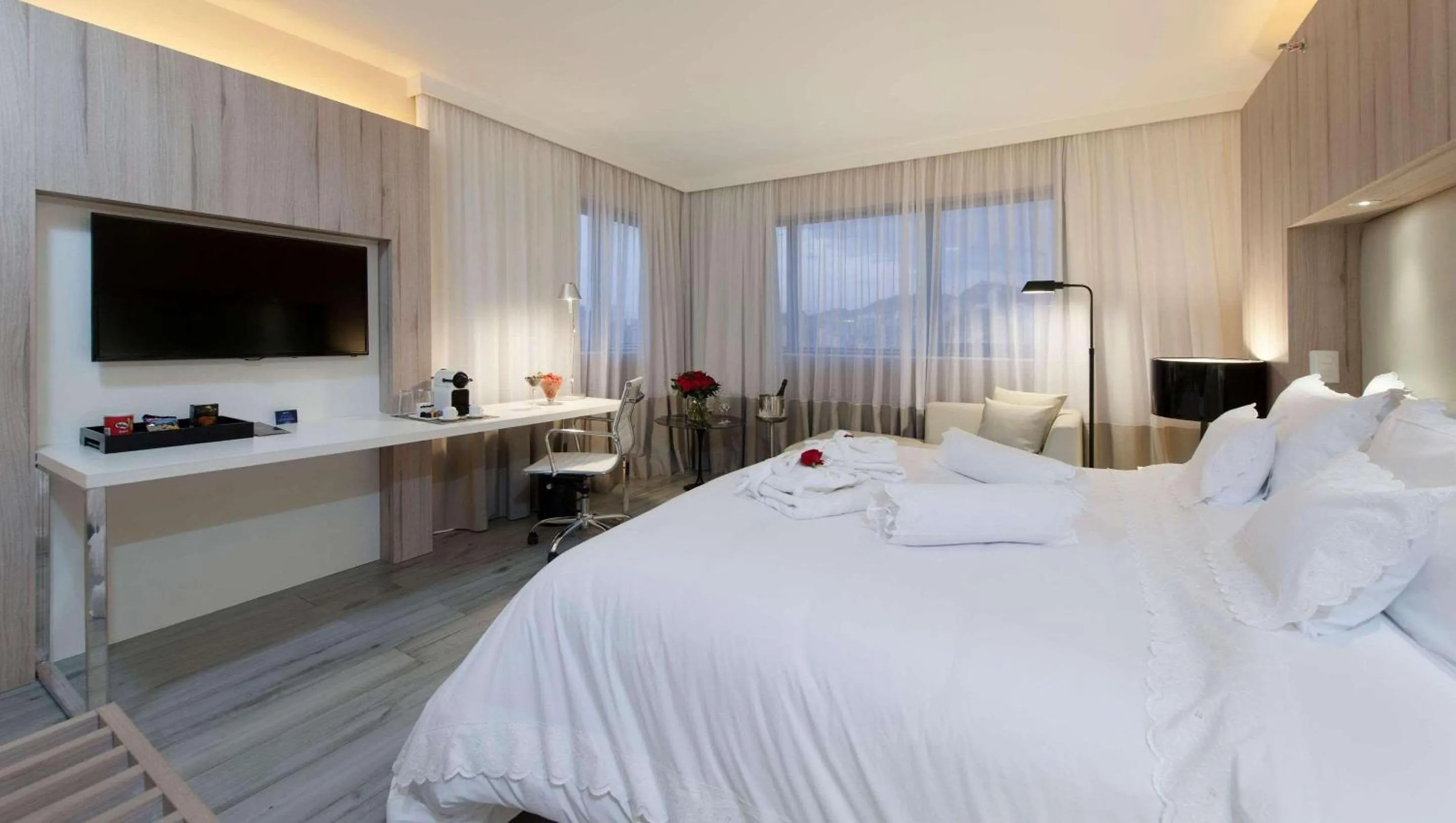 Bedroom, Bed in Radisson Blu Belo Horizonte Savassi