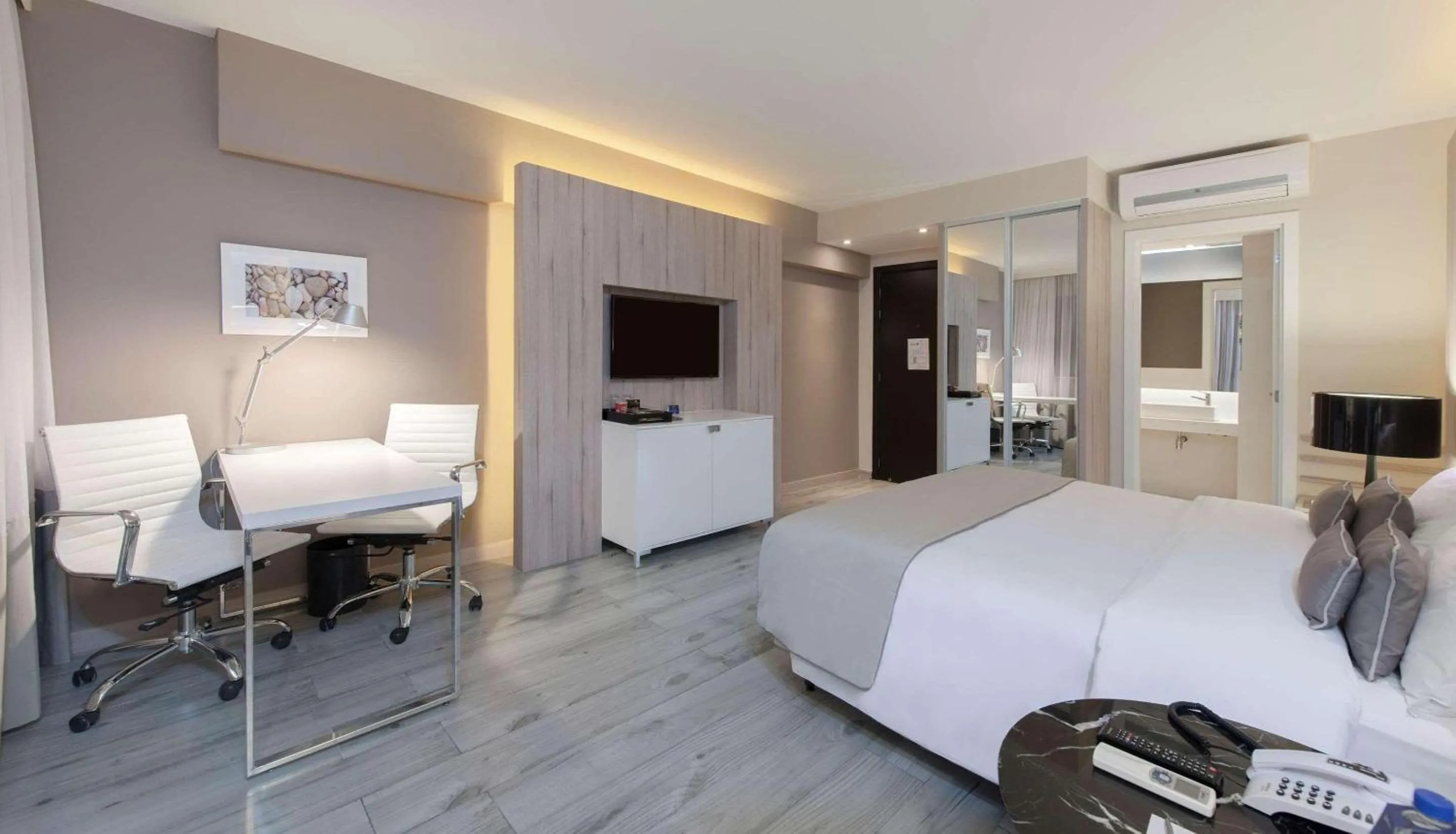 Bedroom, Bed in Radisson Blu Belo Horizonte Savassi