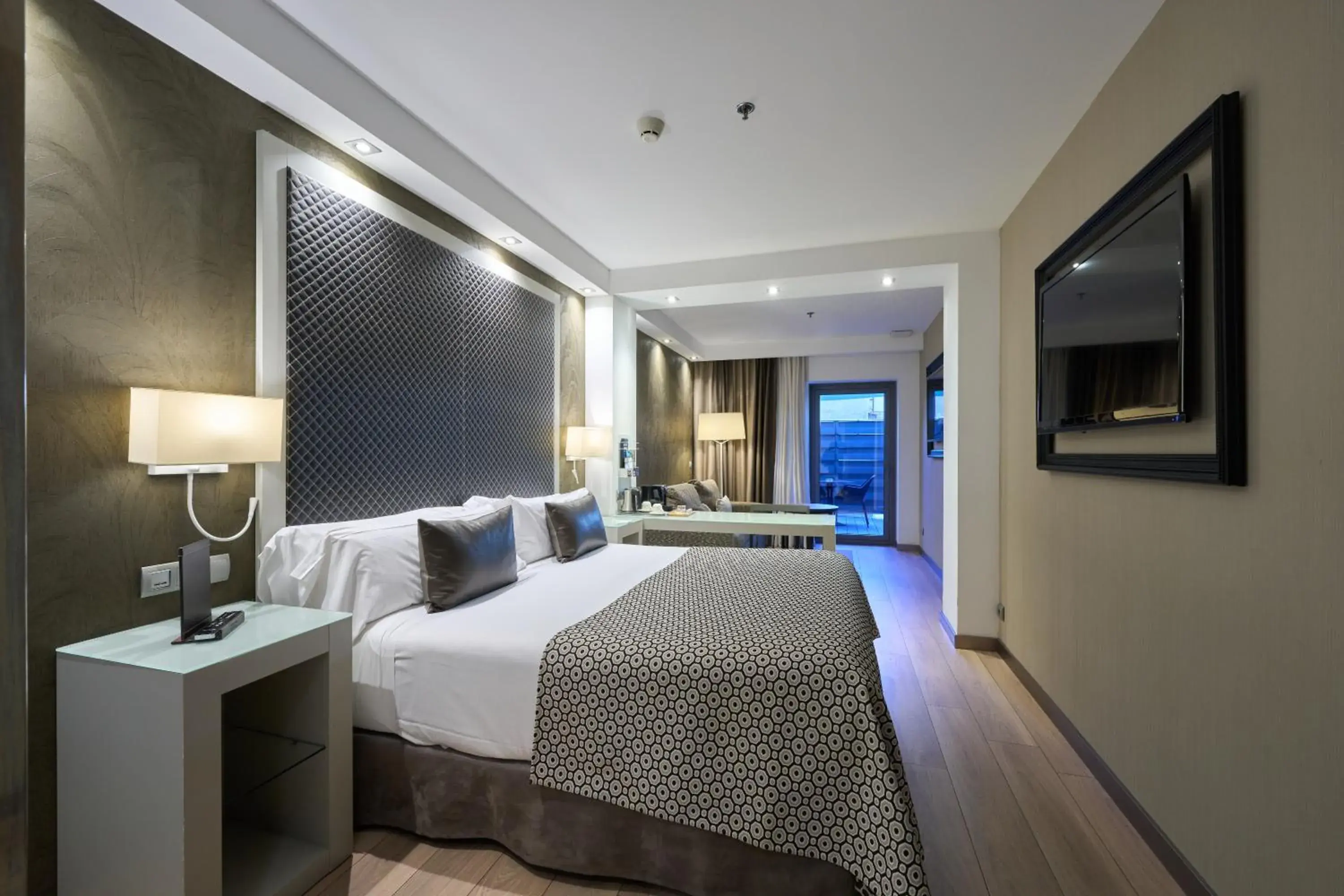 Junior Suite with Terrace in Catalonia Square 4* Sup Junior Suite with Terrace in Catalonia Square 4* Sup