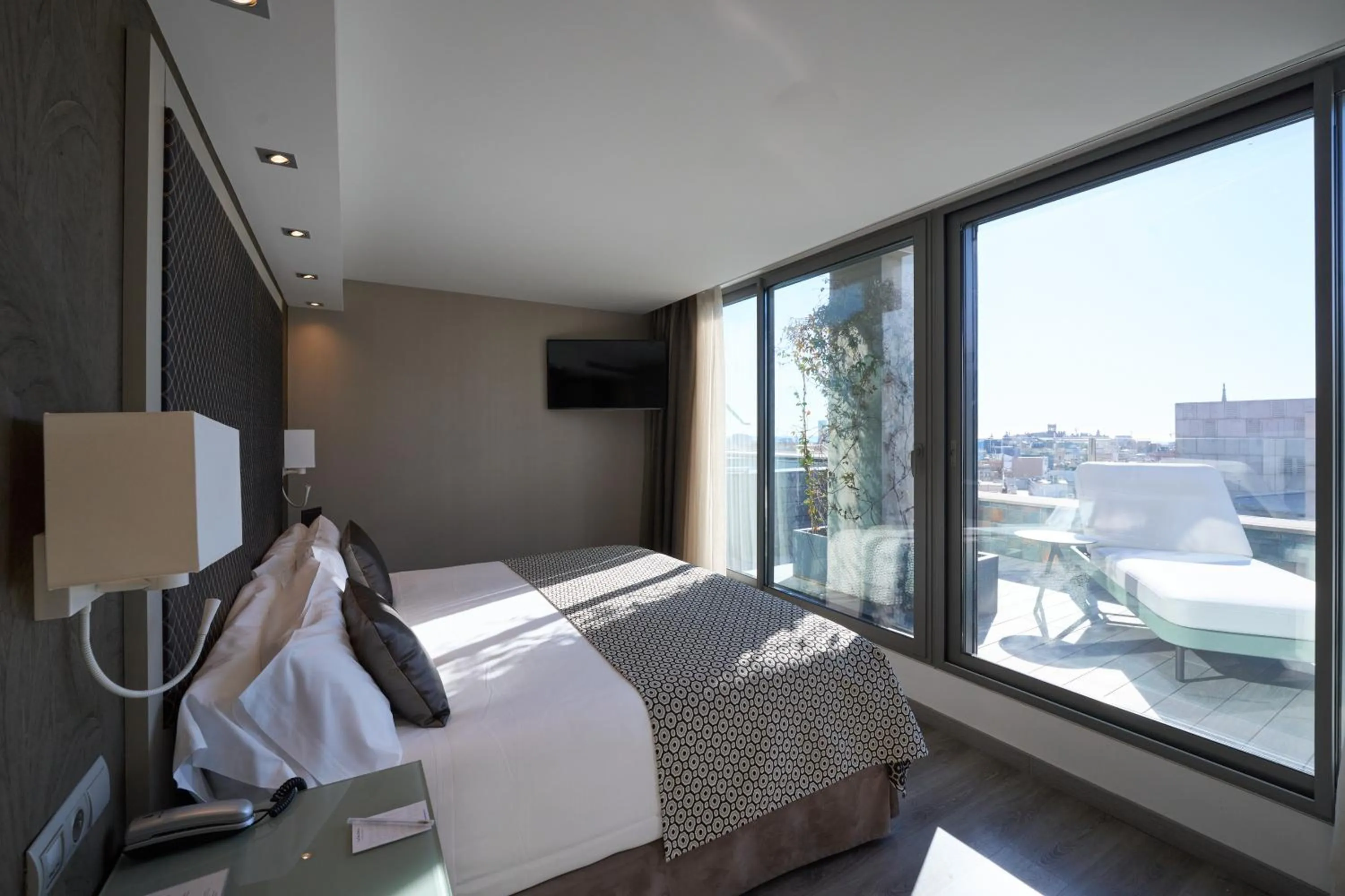 Bed in Catalonia Square 4* Sup