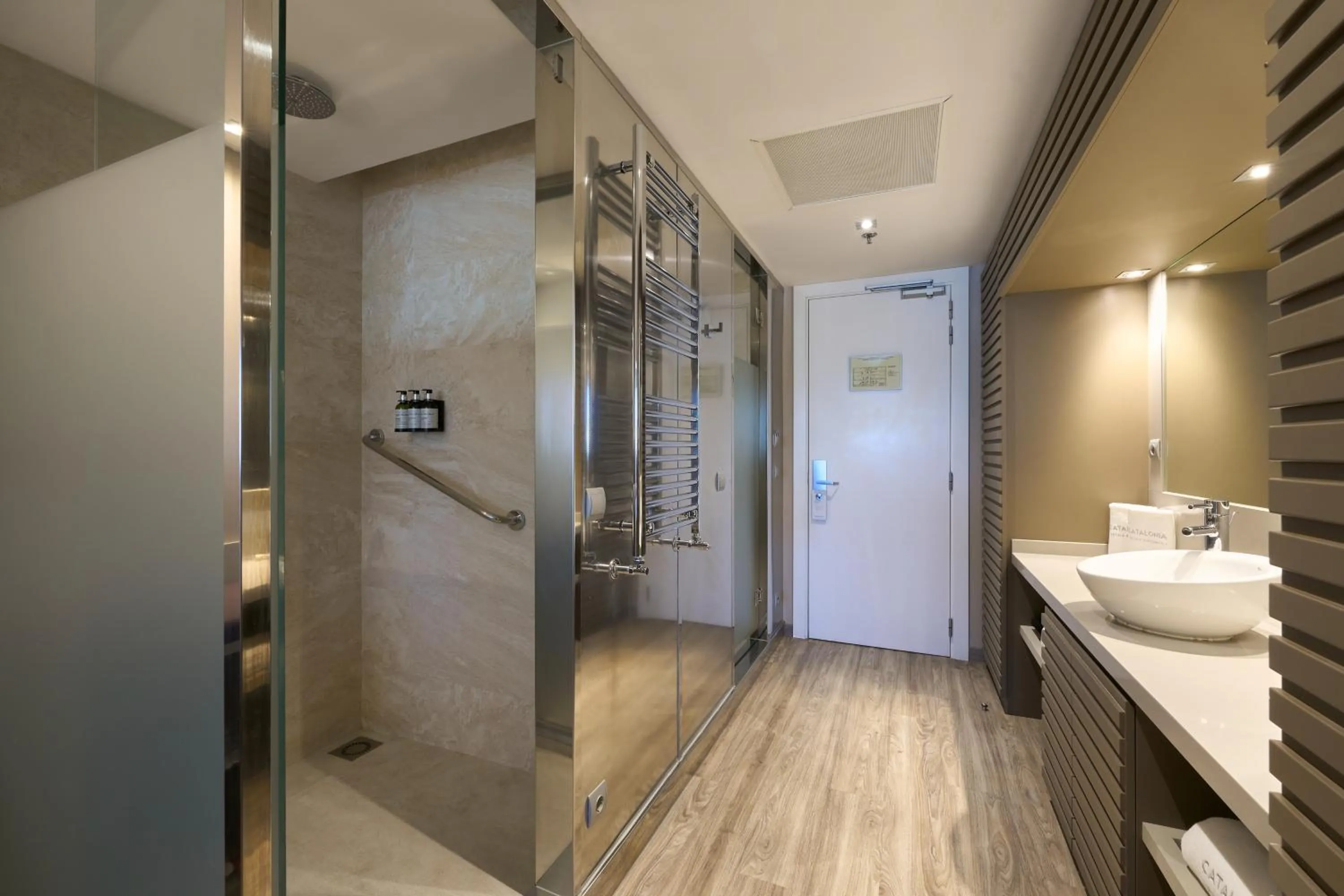 Shower in Catalonia Square 4* Sup