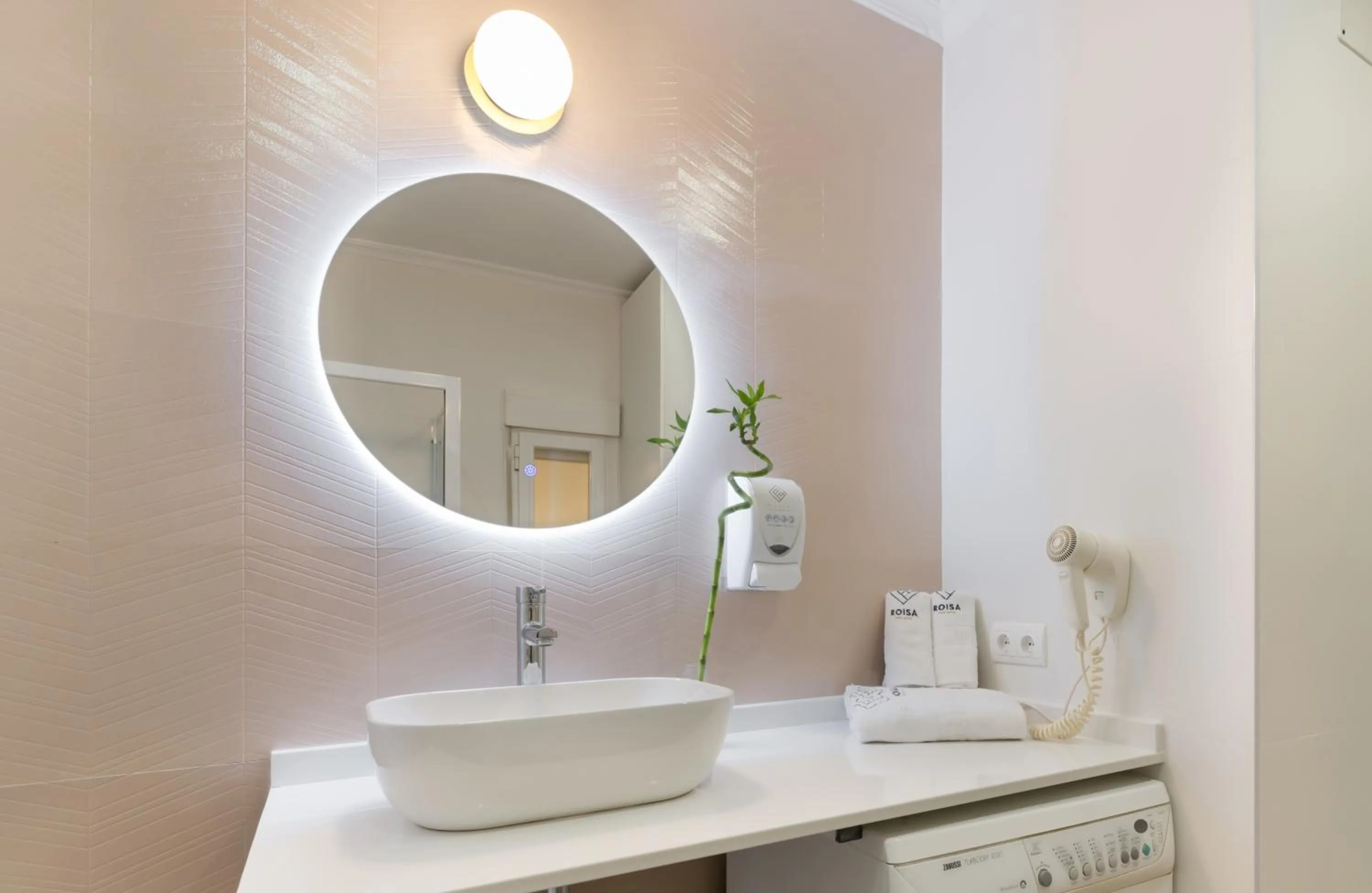 Toilet in Roisa Centro