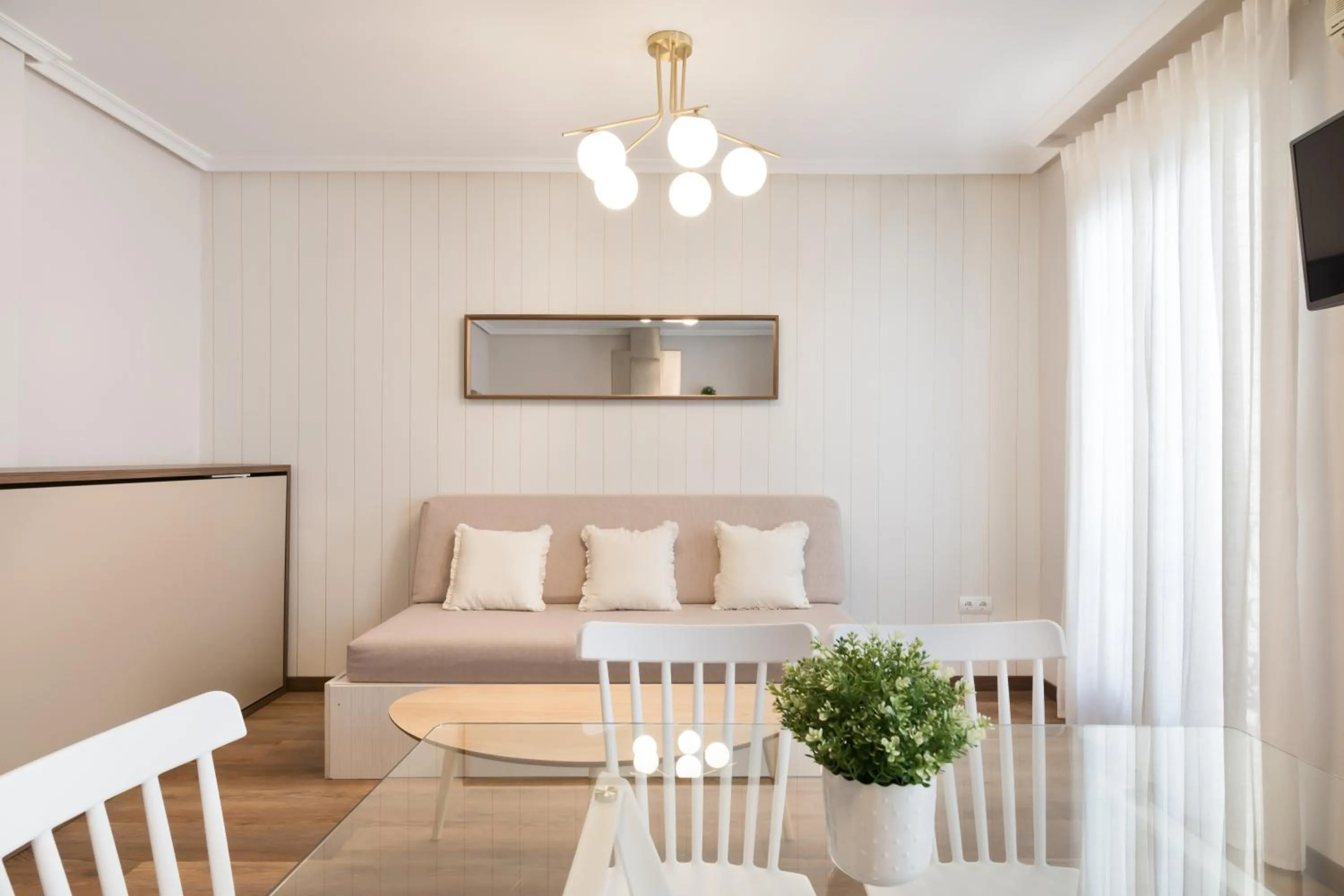 Living room, Bed in Roisa Centro