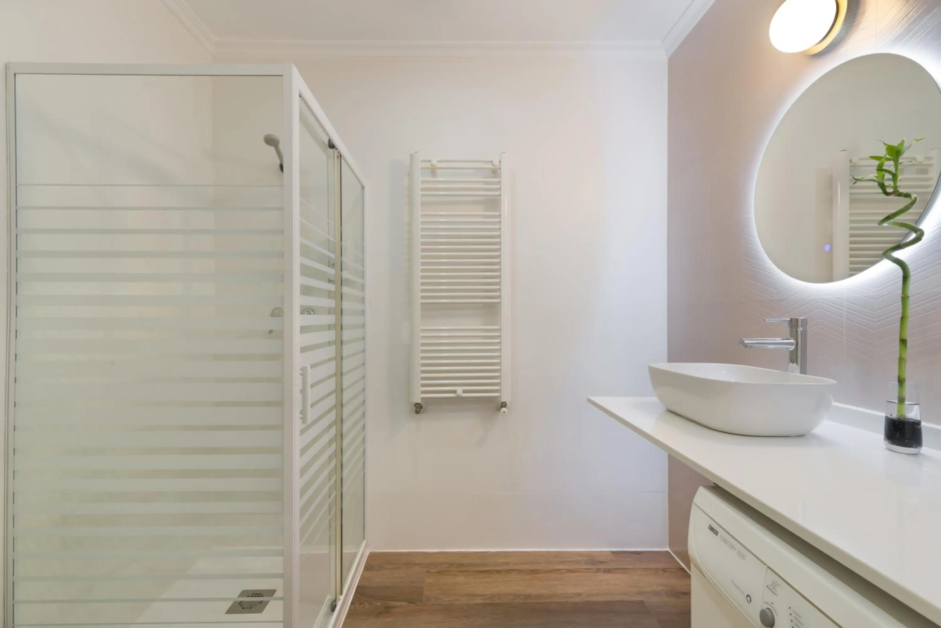 Shower in Roisa Centro