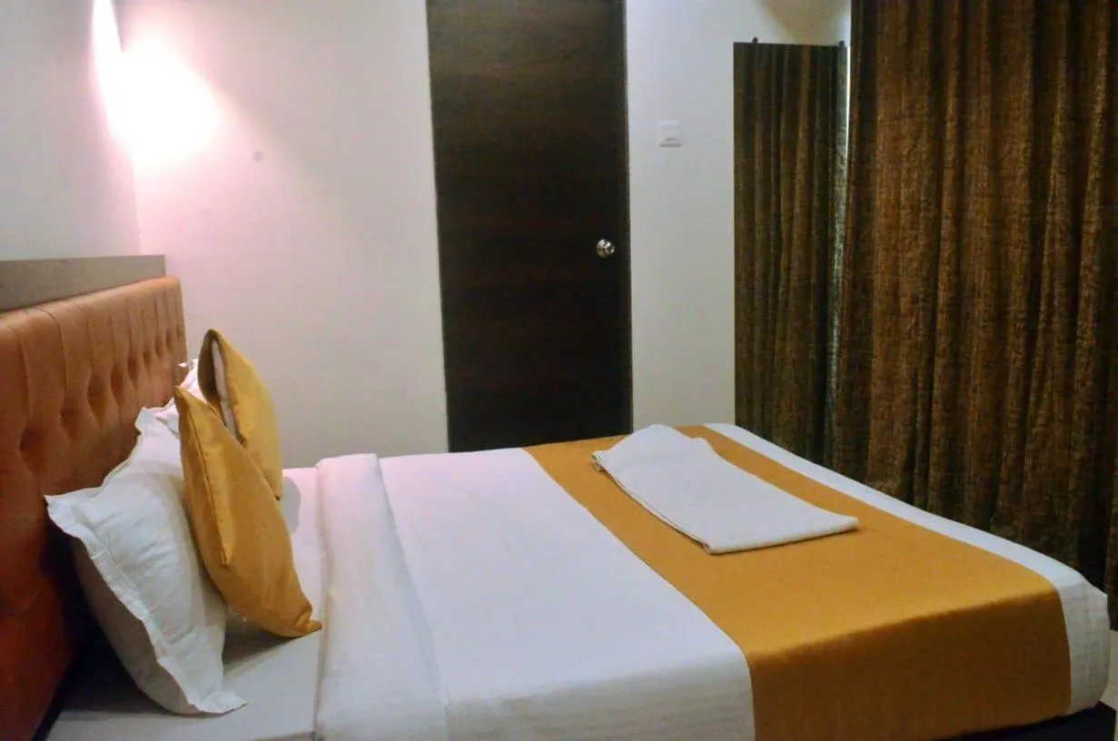 Bed in THE BEST HOTEL MUMBAI