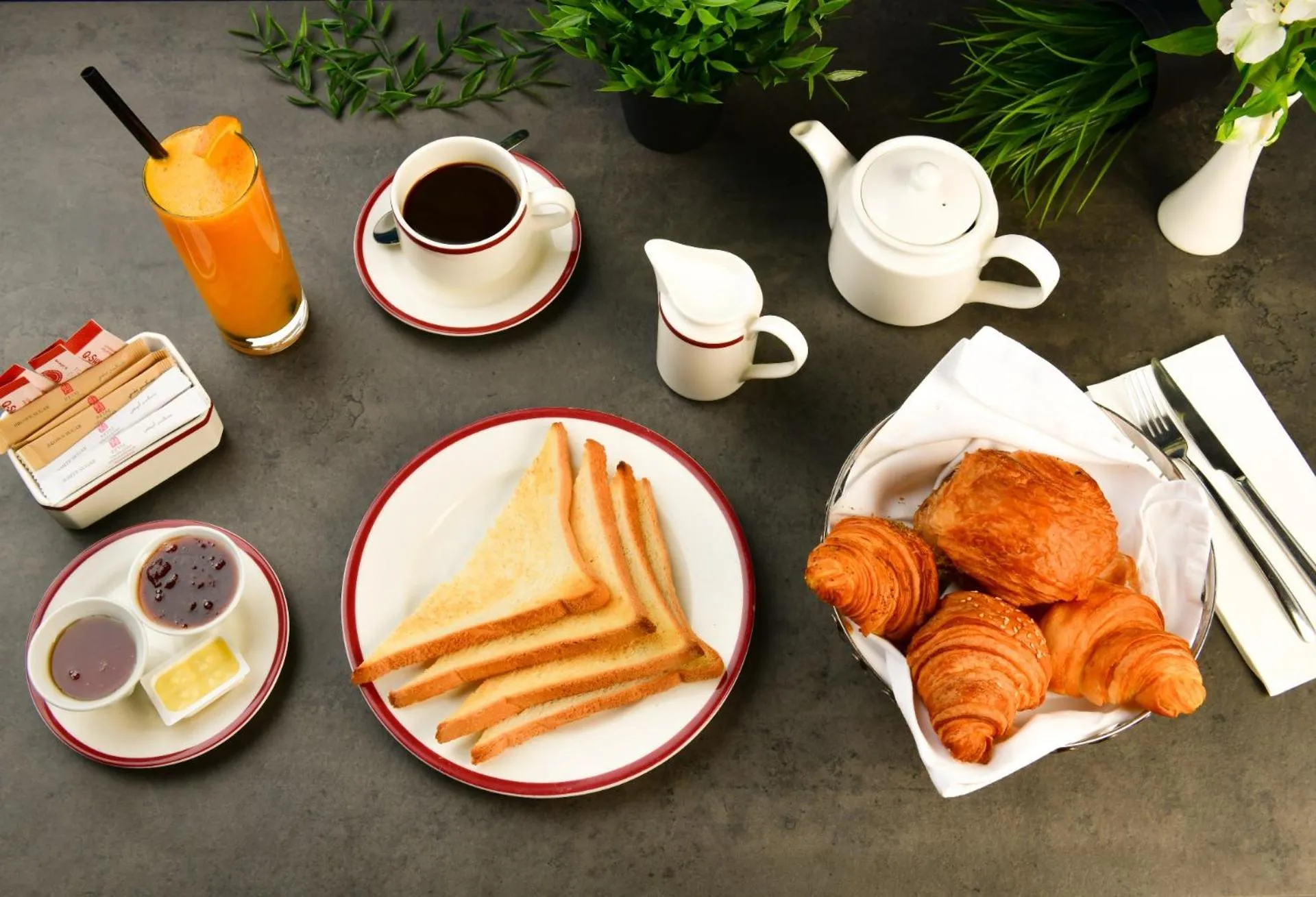 Restaurant/places to eat in Retaj Inn Al Wakrah