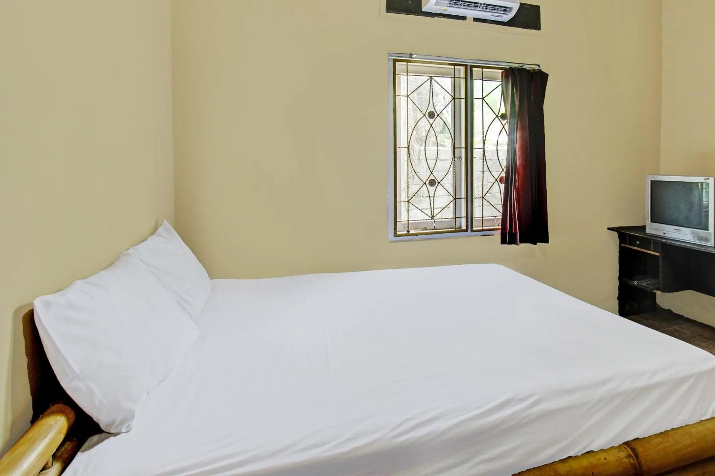 Bedroom, Bed in Hotel O Zahira Homestay Near Ekas Surf School and Service