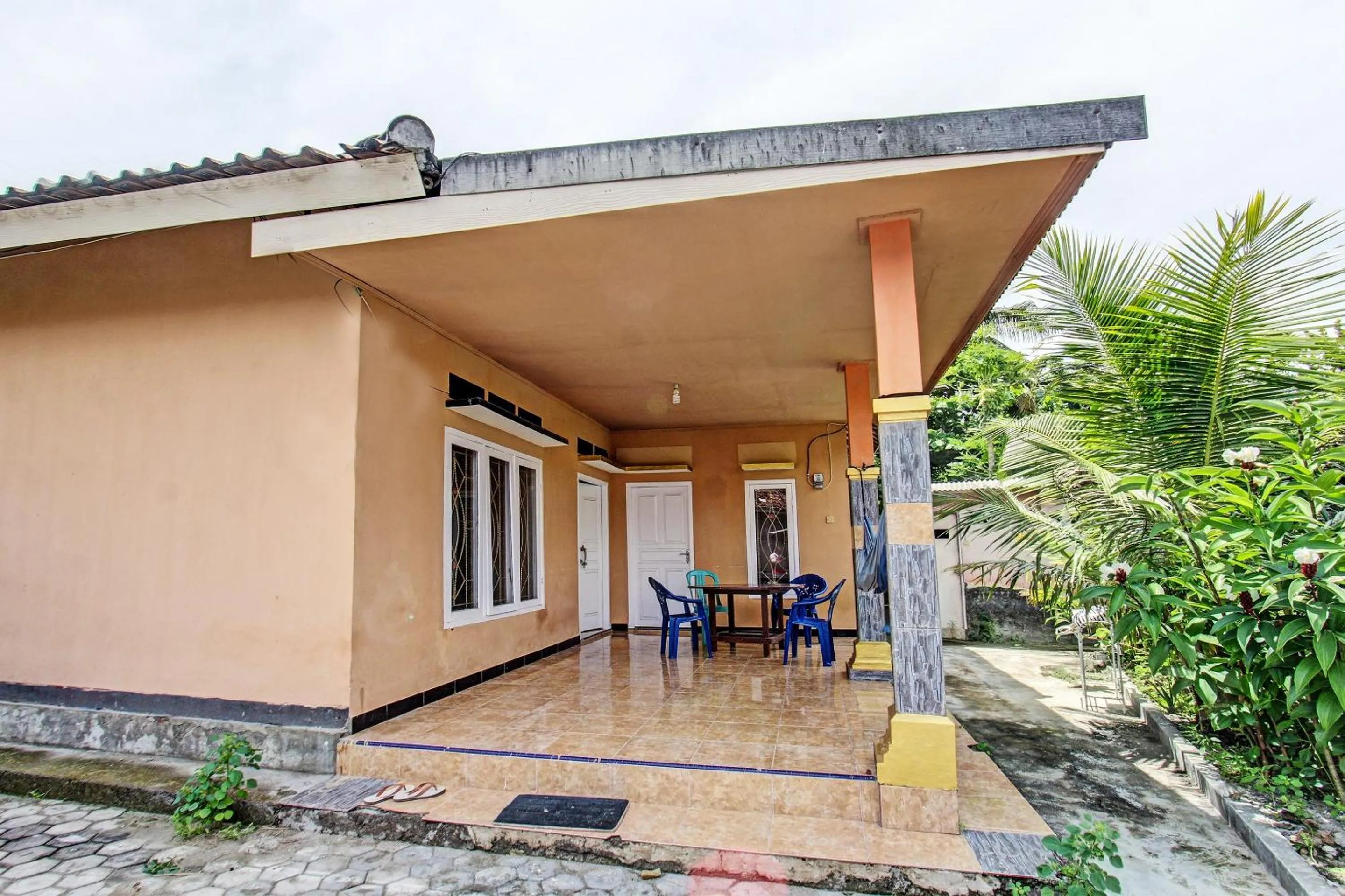 Lobby or reception in Hotel O Zahira Homestay Near Ekas Surf School and Service