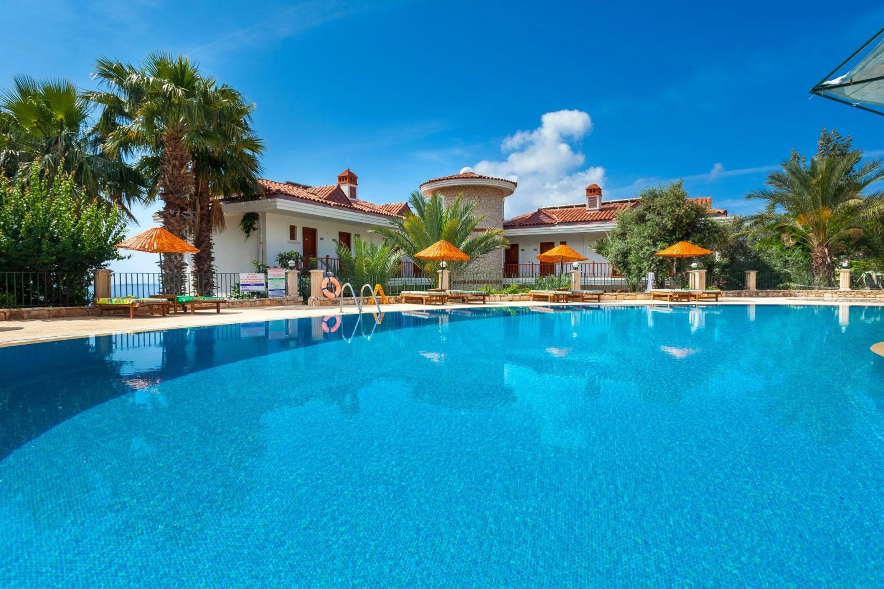 Swimming pool in Aquarius Hotel
