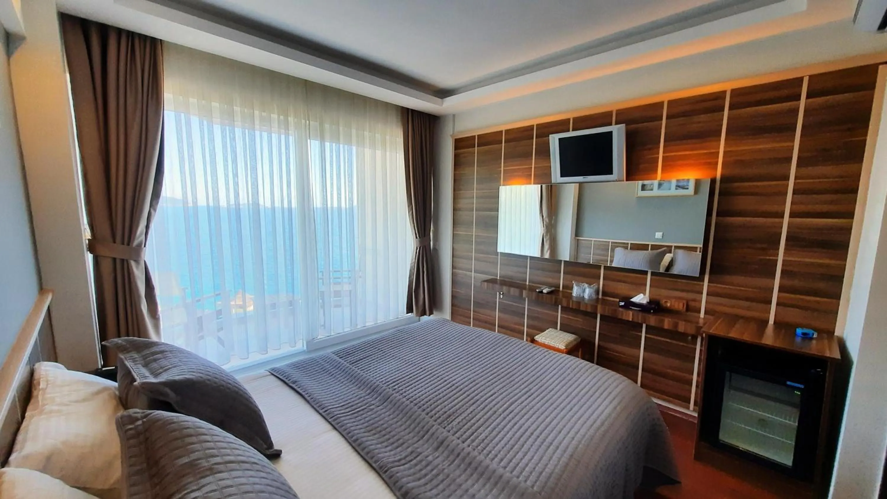 Photo of the whole room, Bed in Aquarius Hotel