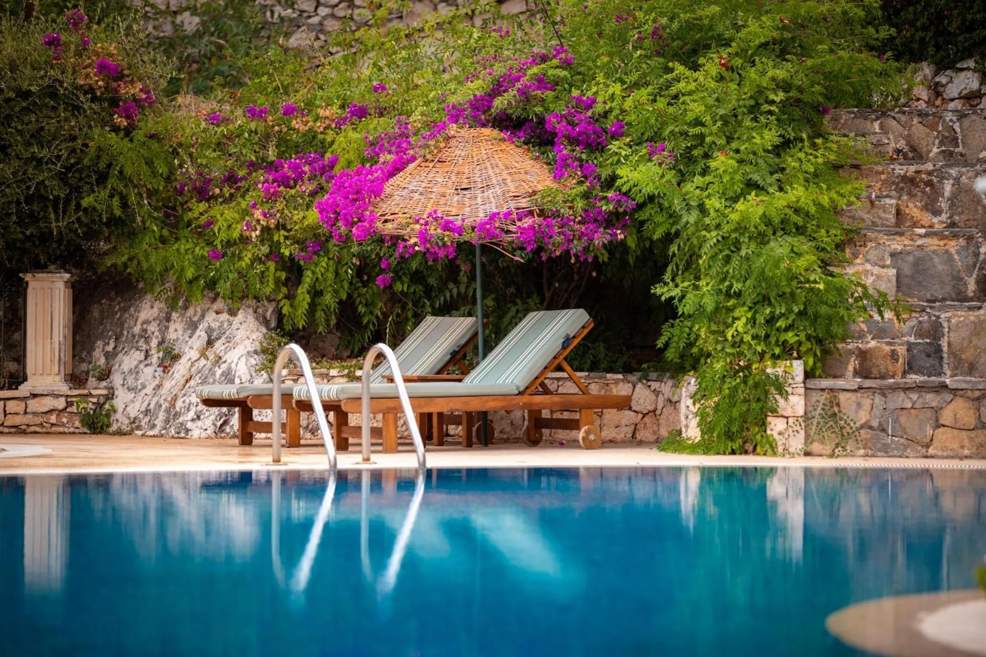 Swimming pool in Aquarius Hotel