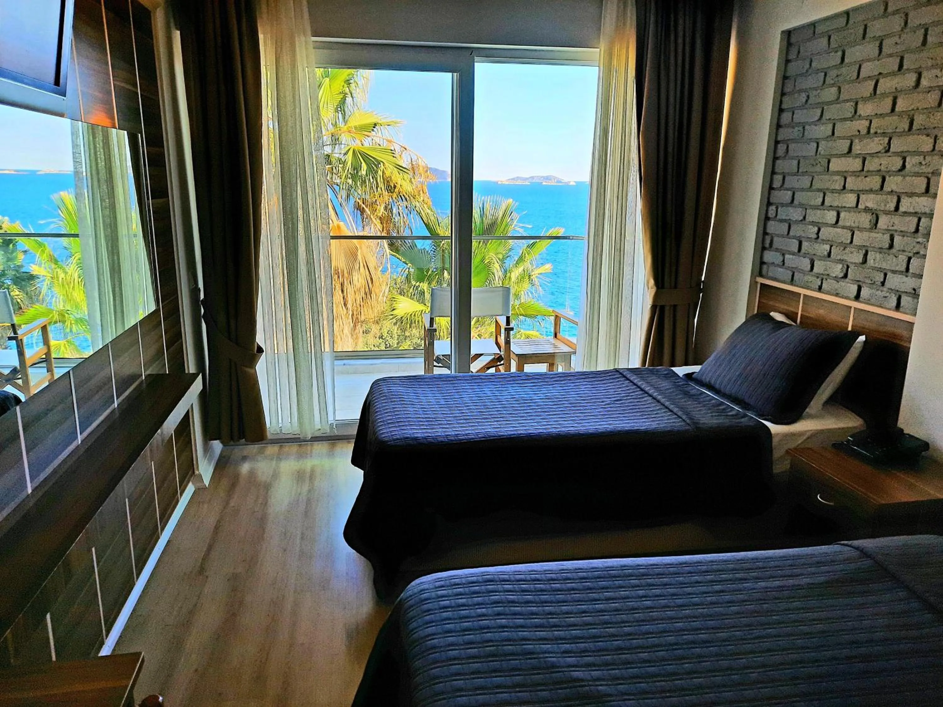 Photo of the whole room, Bed in Aquarius Hotel