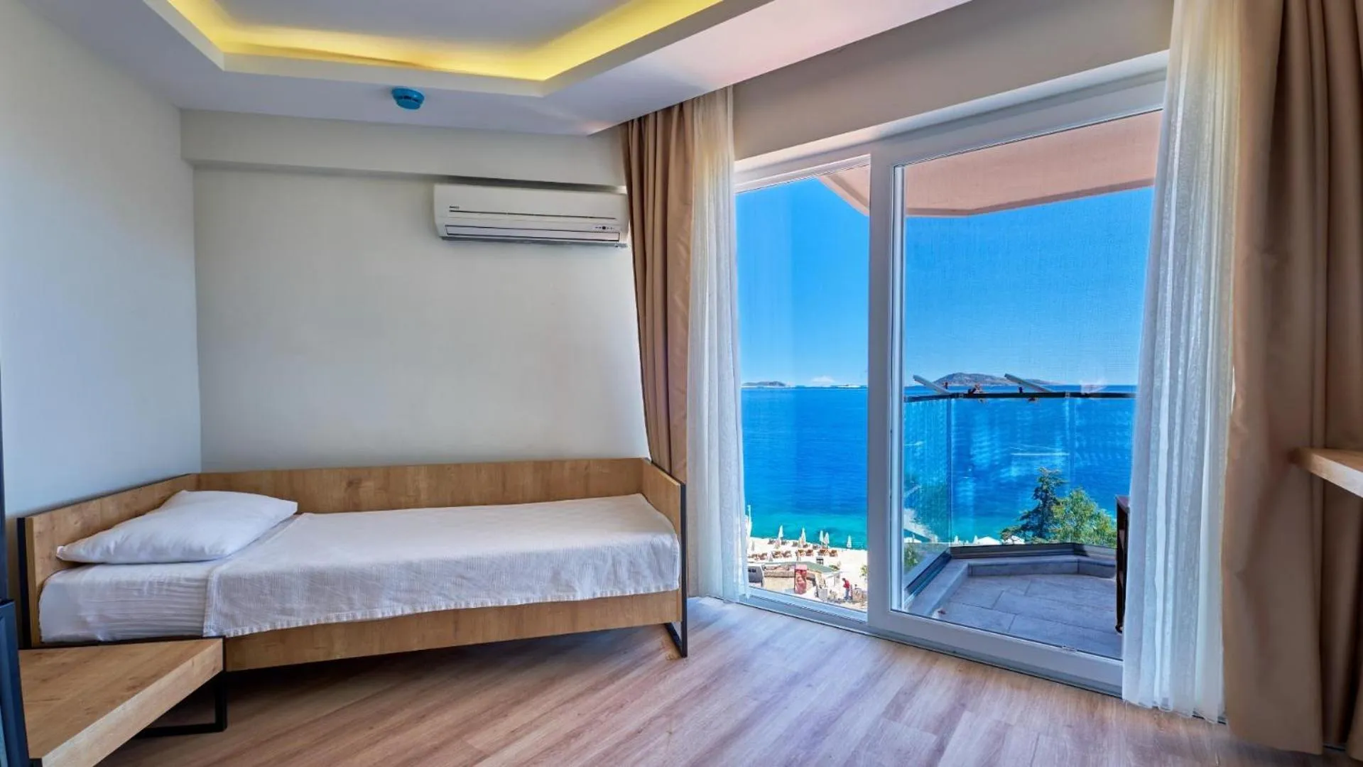 Photo of the whole room, Bed in Aquarius Hotel