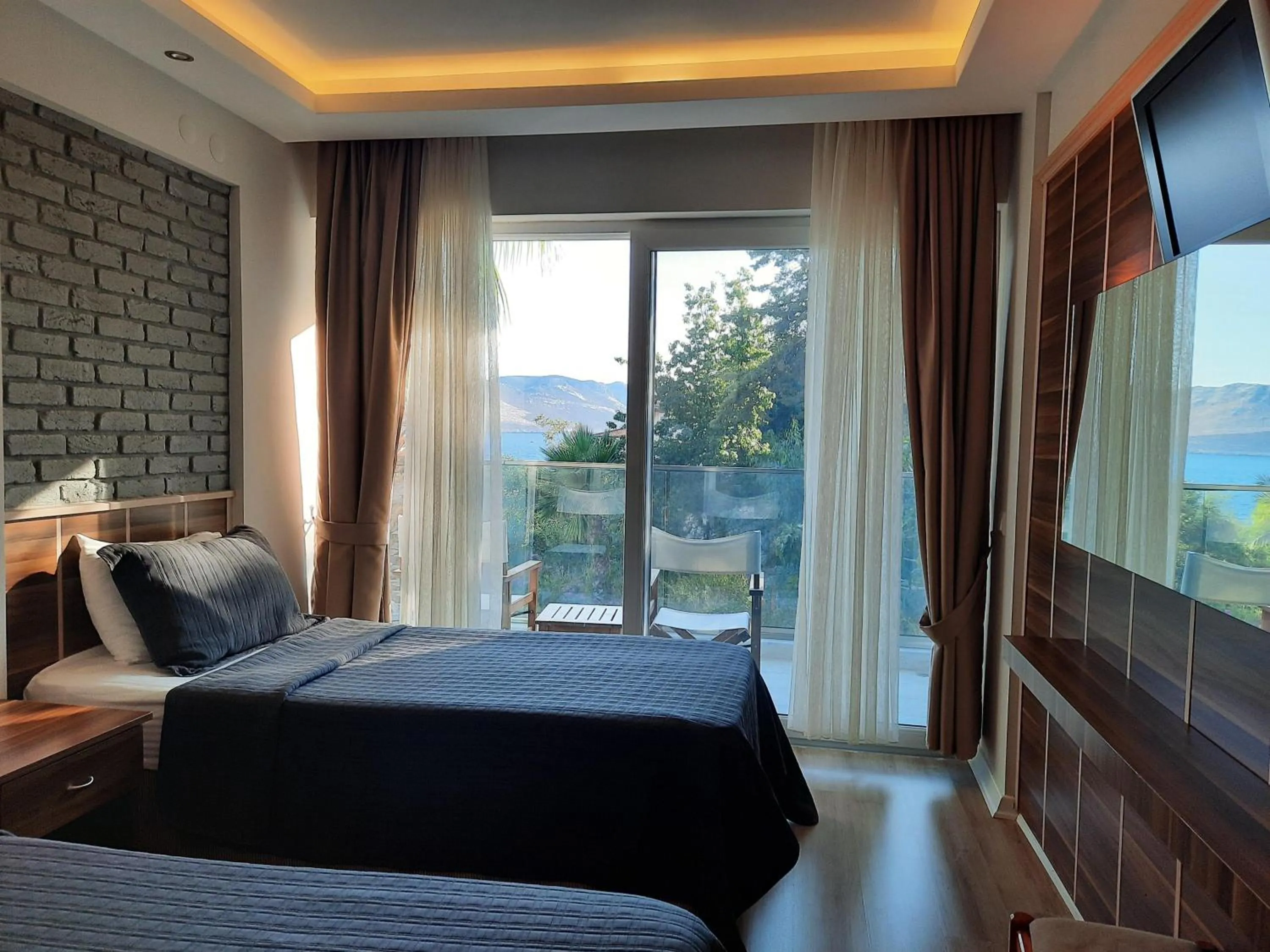 Photo of the whole room, Bed in Aquarius Hotel