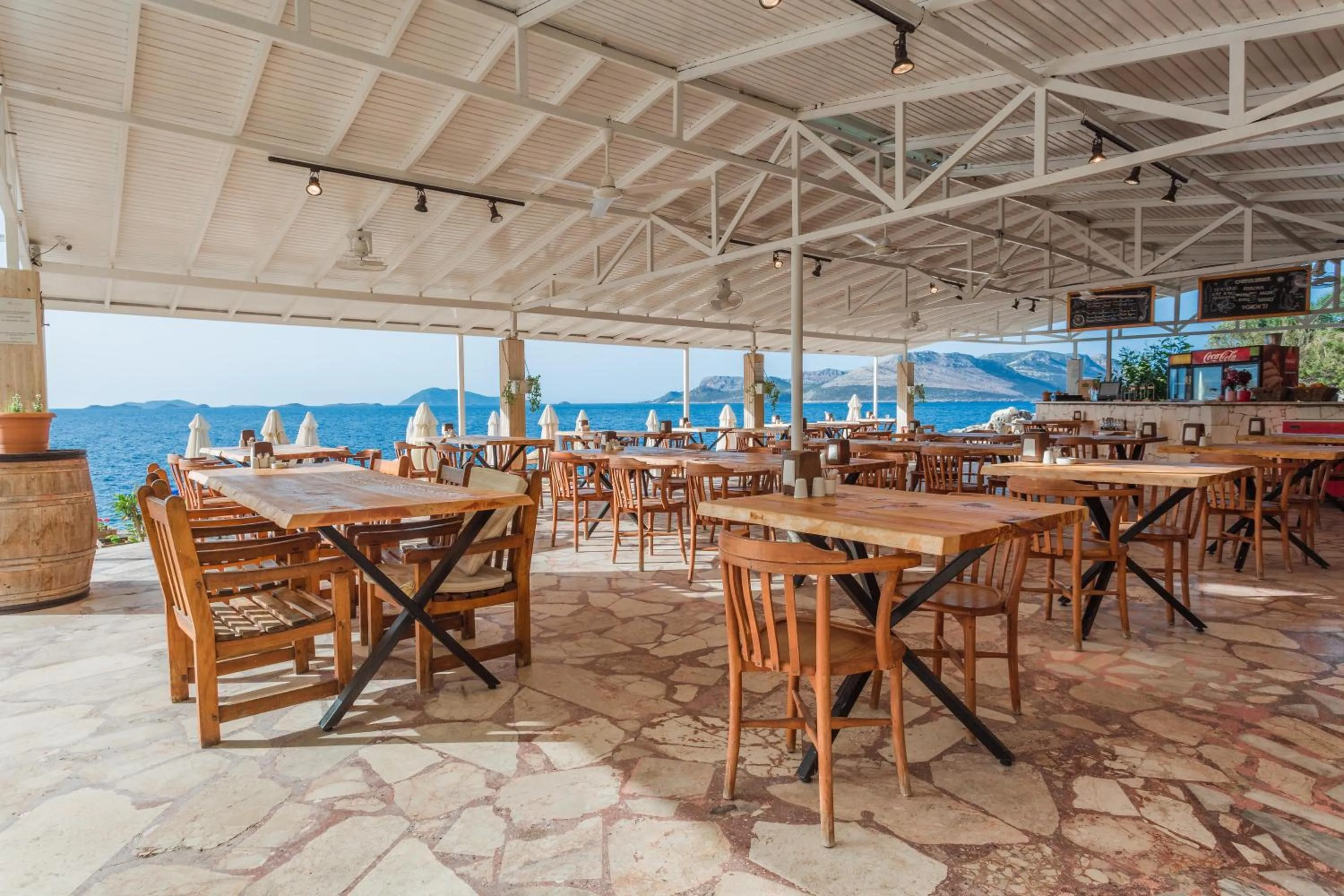 Restaurant/places to eat in Aquarius Hotel