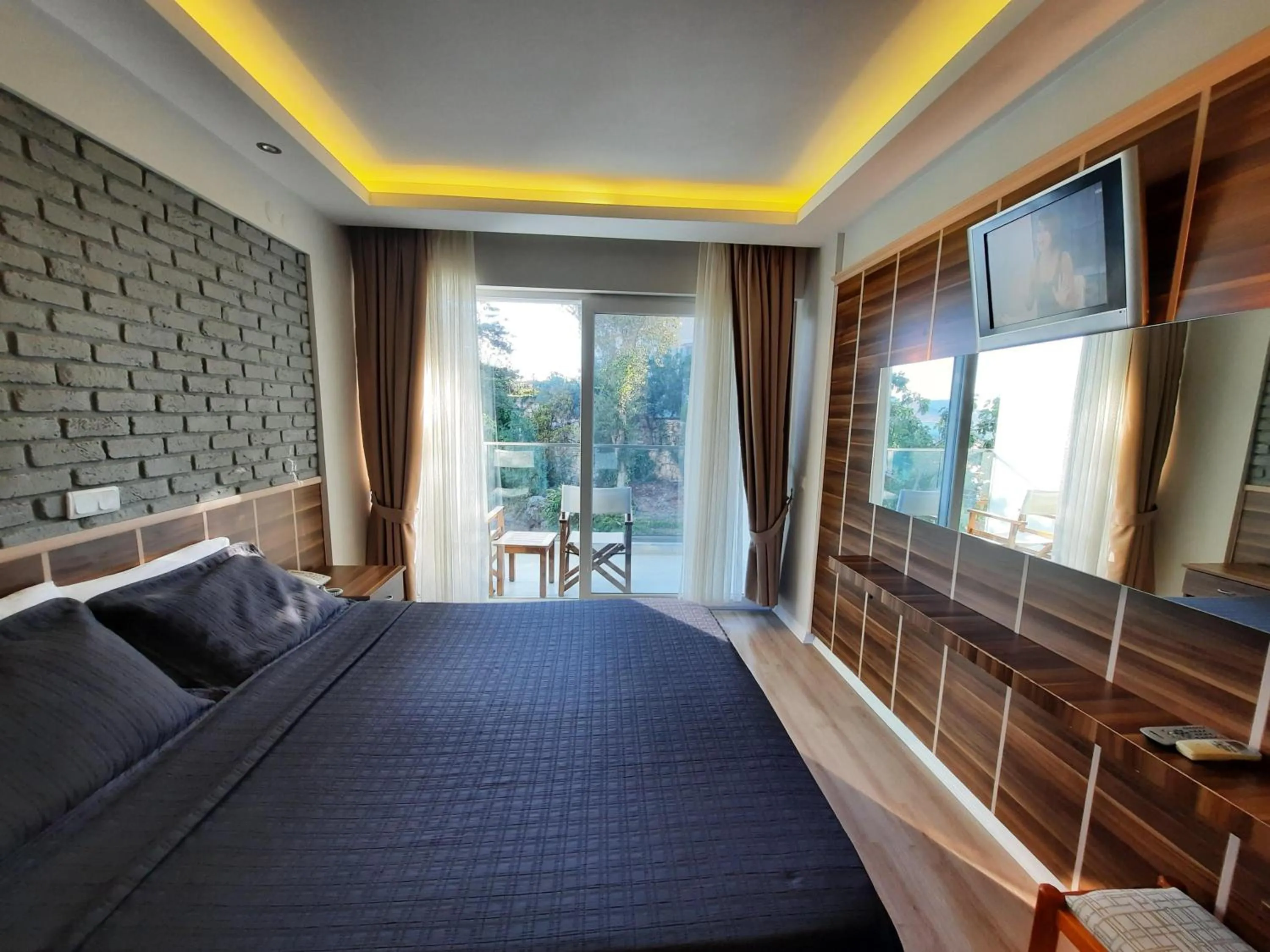 Photo of the whole room, Bed in Aquarius Hotel