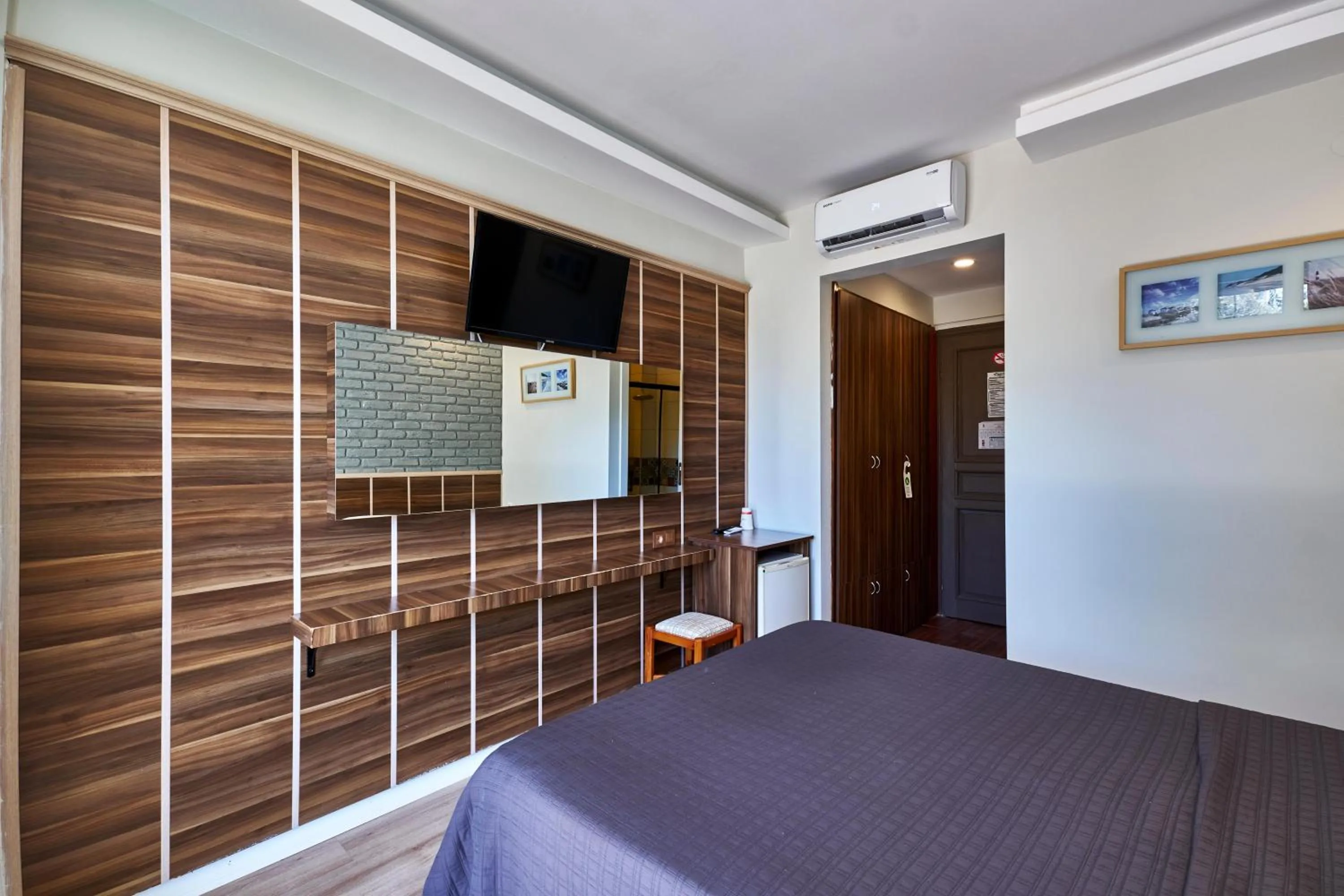 Photo of the whole room, Bed in Aquarius Hotel