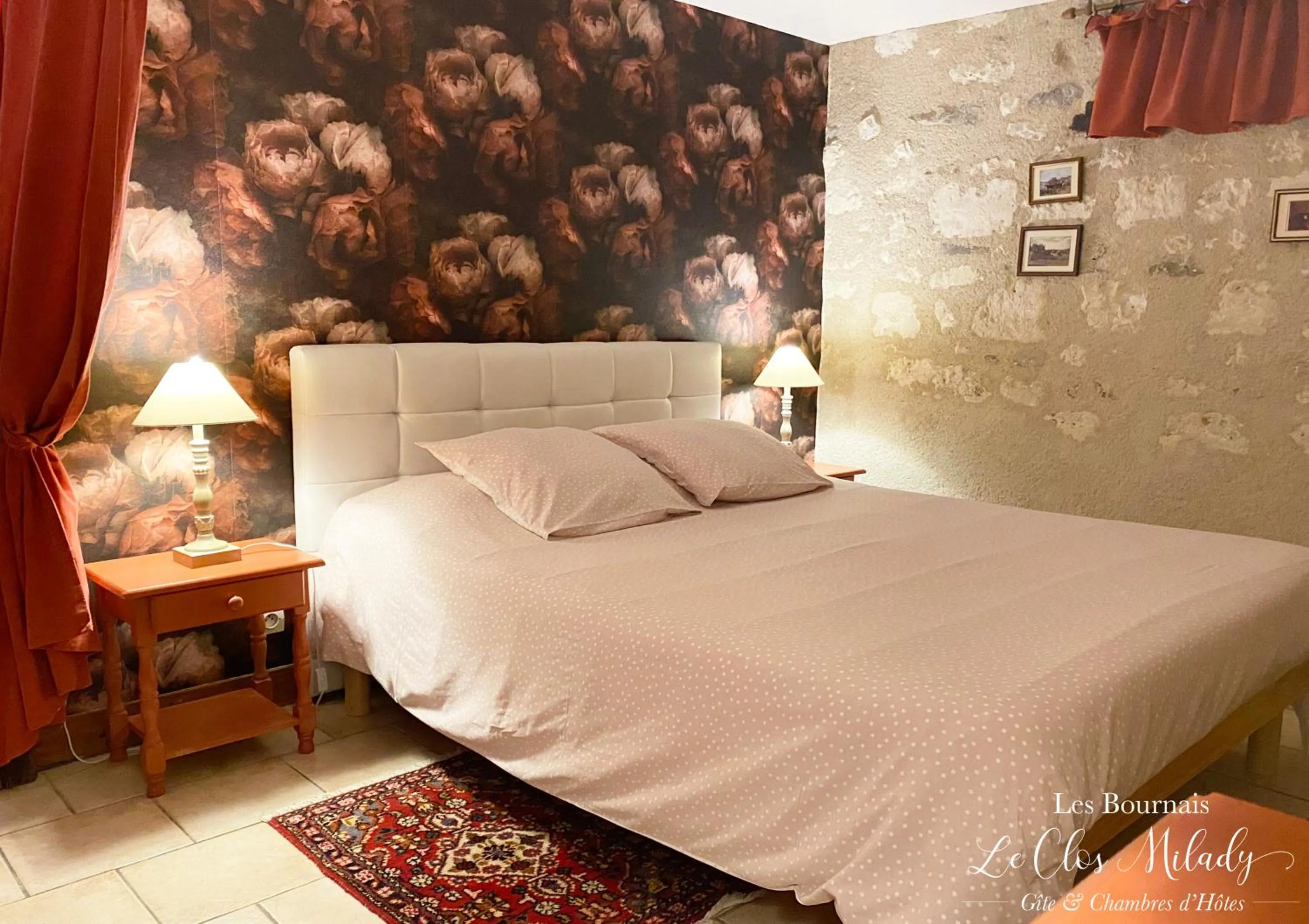 Bed in Chambres d'Hôtes Les Bournais - Le Clos Milady