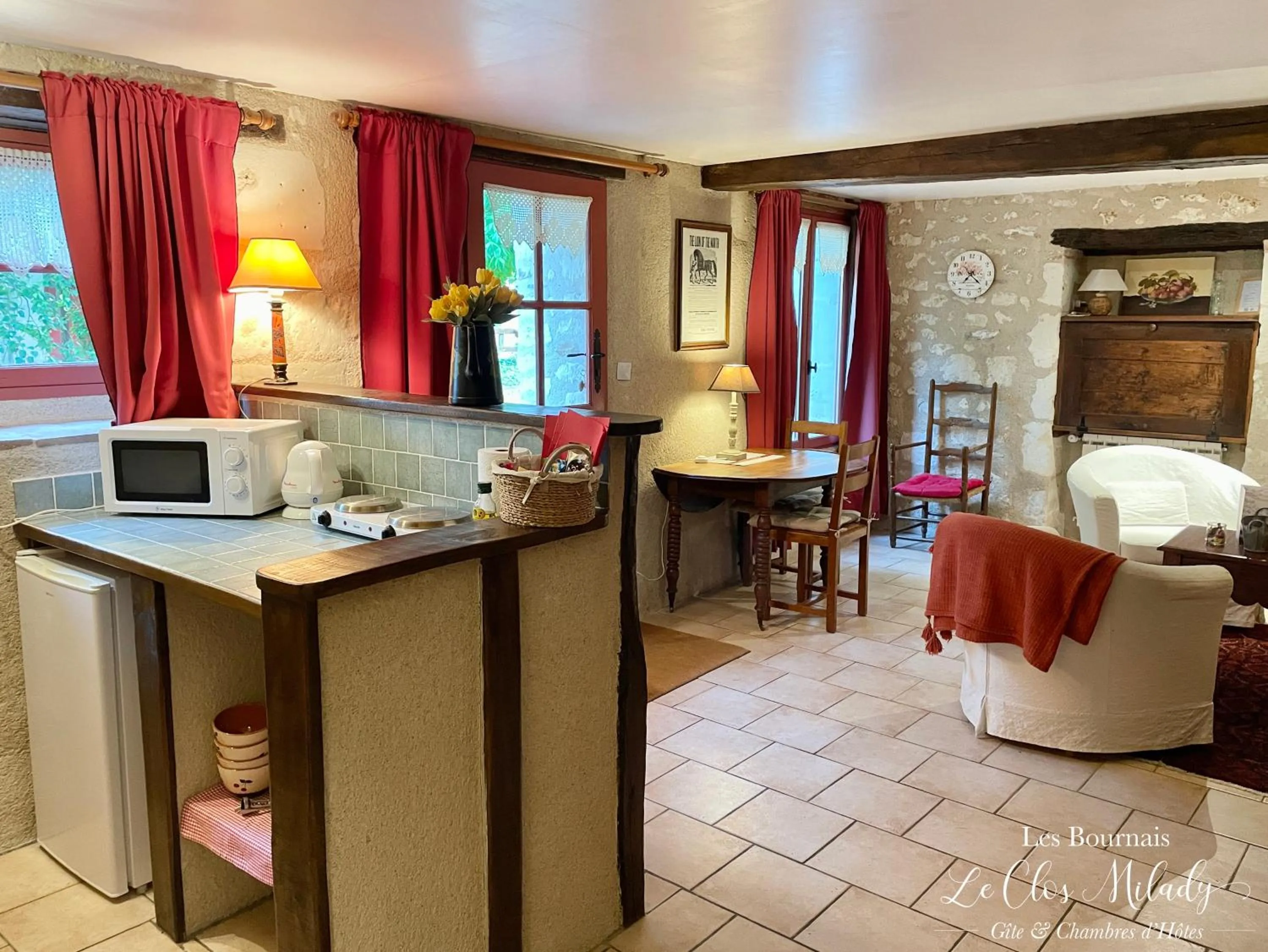 Kitchen or kitchenette in Chambres d'Hôtes Les Bournais - Le Clos Milady